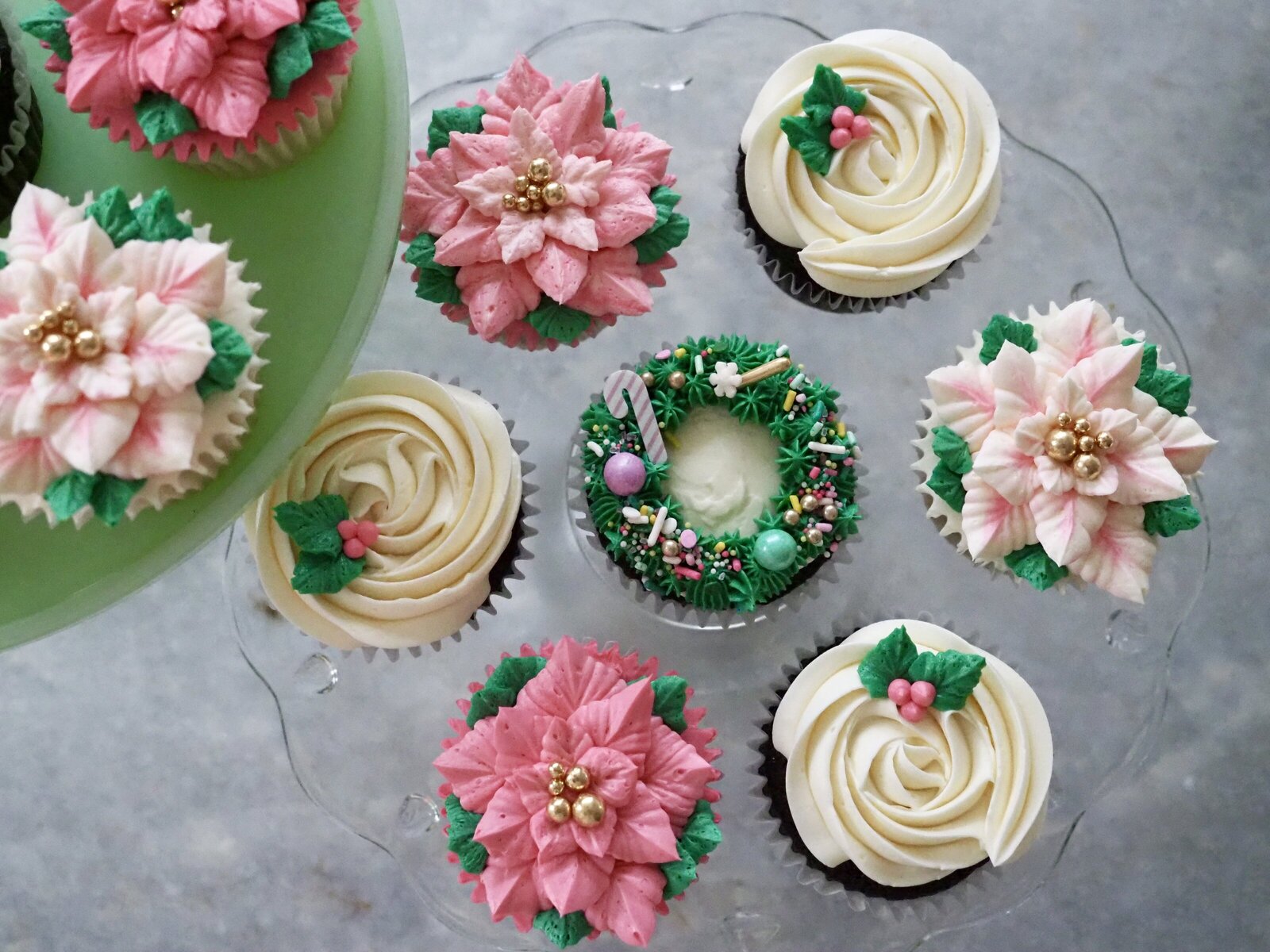 Christmas floral buttercream cupcakes
