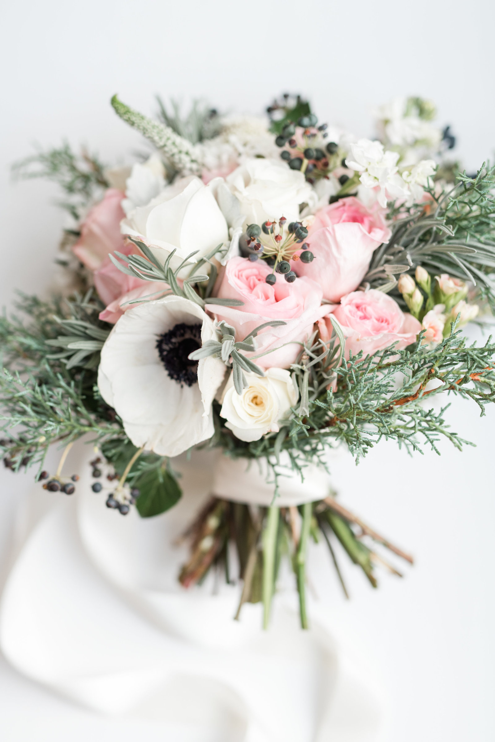 winter-wedding-bouquet-charlottesville-virginia-wedding-photographer-photo826