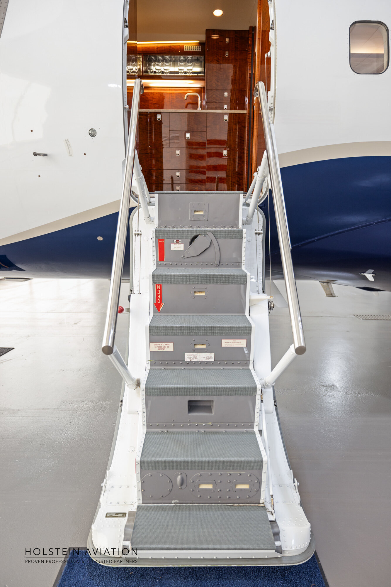 Challenger 604 N60JC Watermarked-29