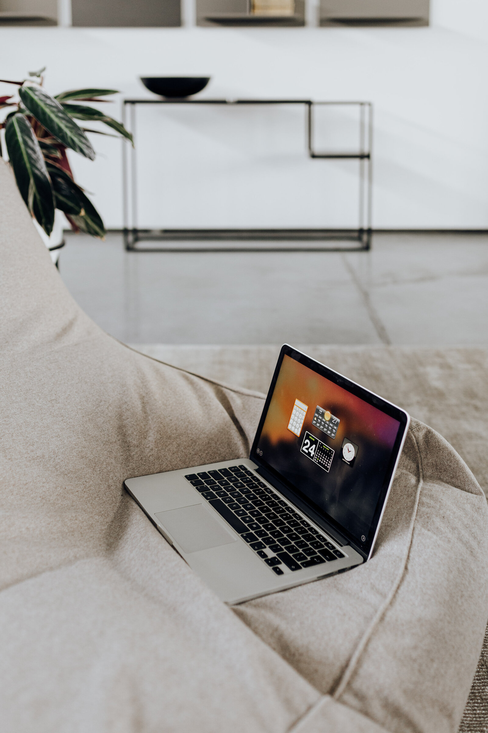 kaboompics_cosy-workplace-17911
