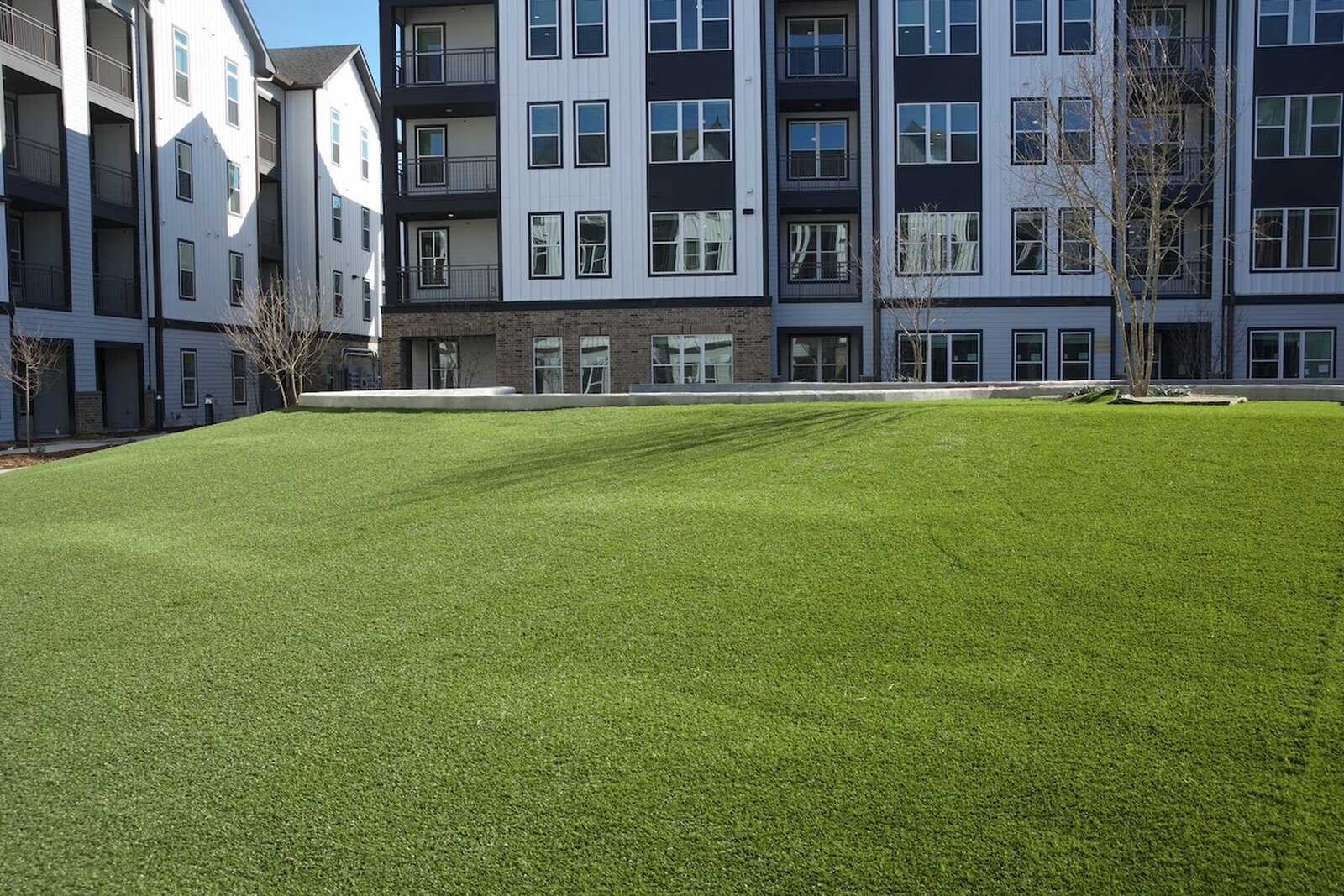artificial-turf-installation-apartment-lawn-little-rock