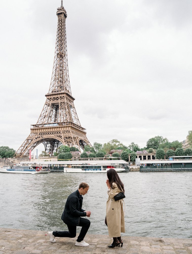 eiffel-tower-surprise-proposal-77