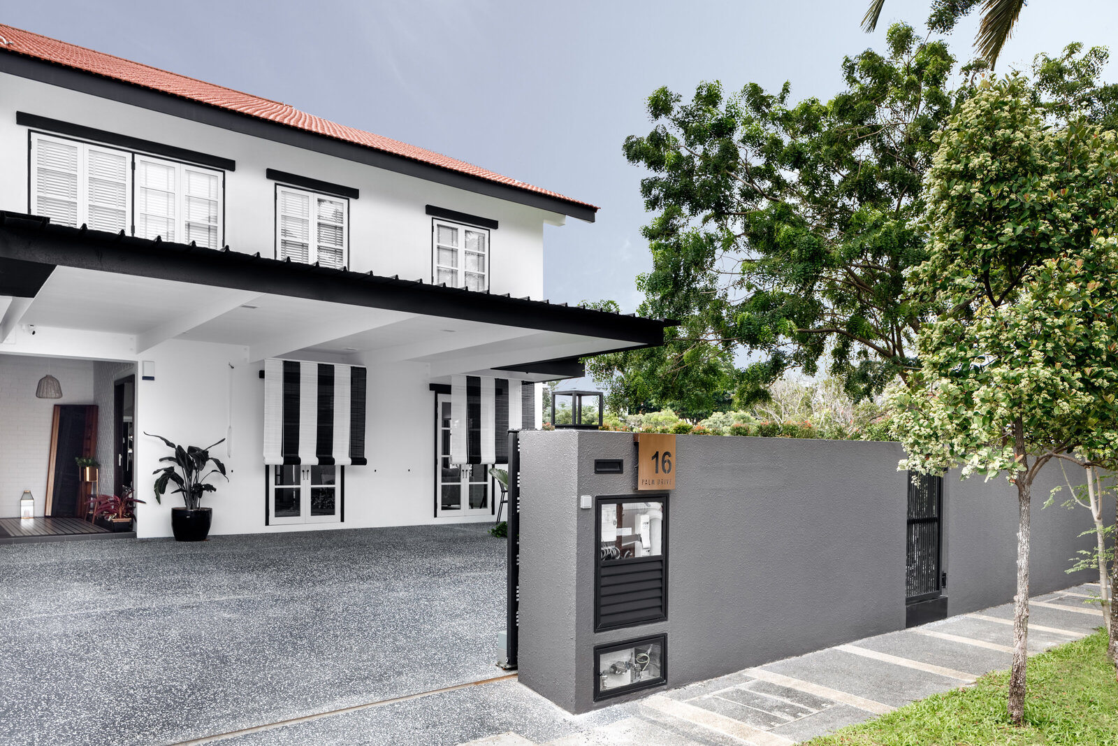 Front view of house with driveway