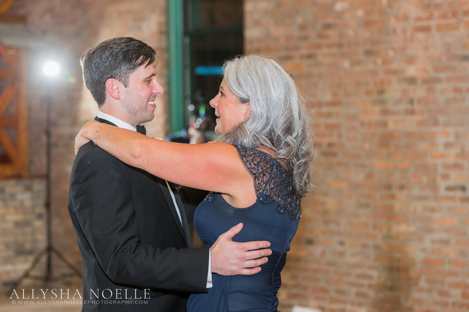 Wedding-at-The-Factory-on-Barclay-in-Milwaukee-1104