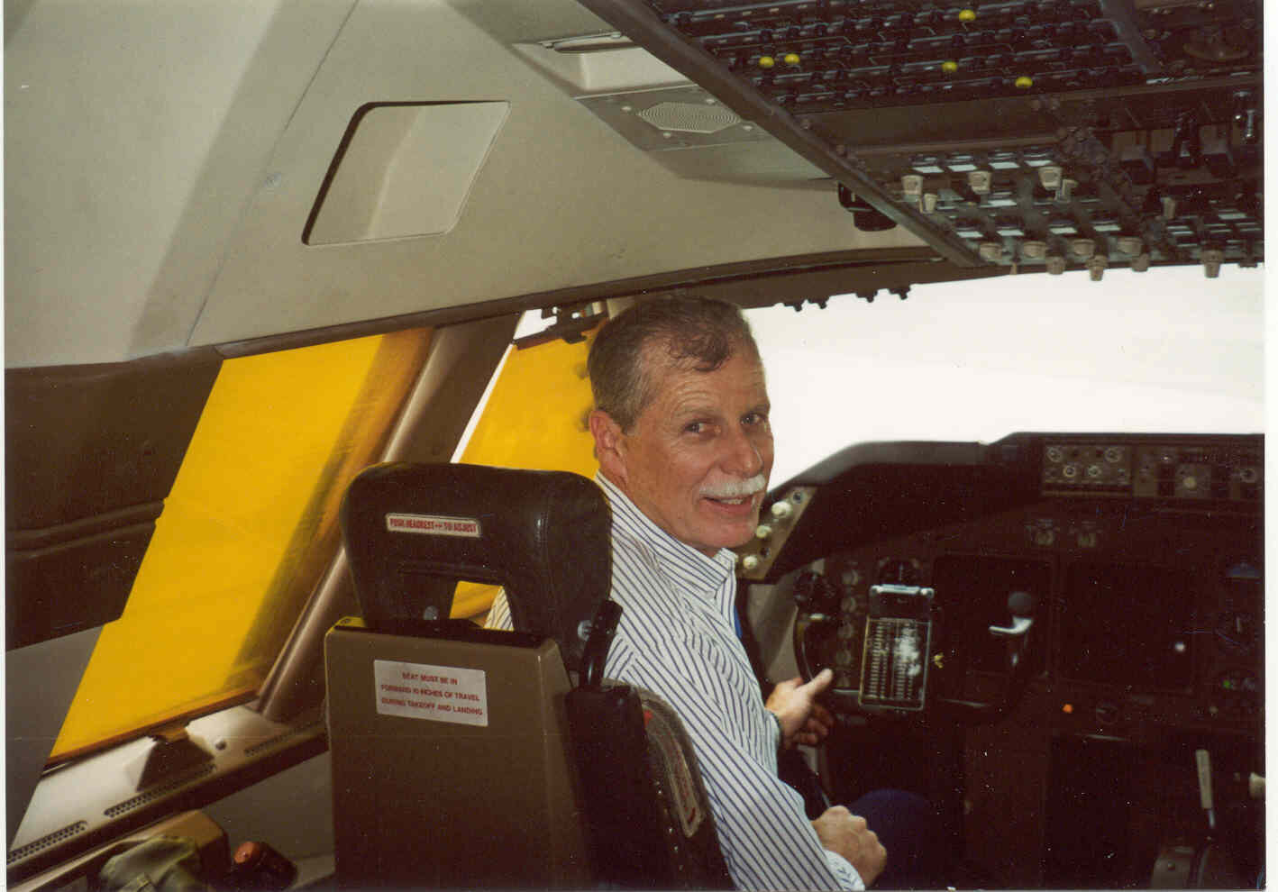 747-400 Cockpit