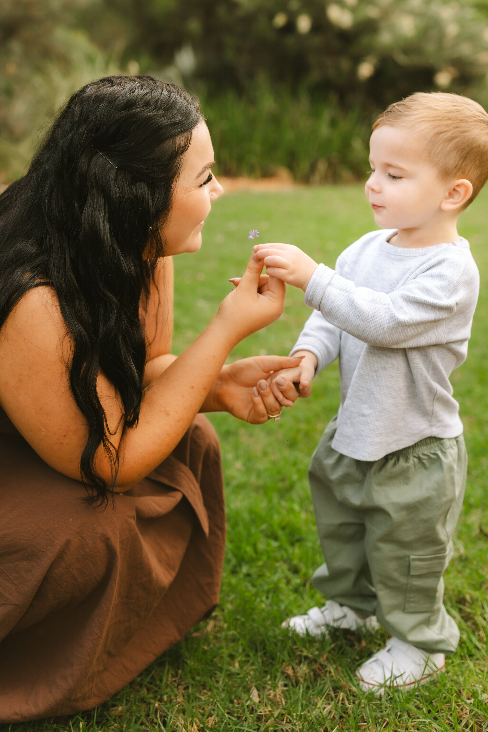 barefoot-in-the-fields-hawkesbury-motherhood-session