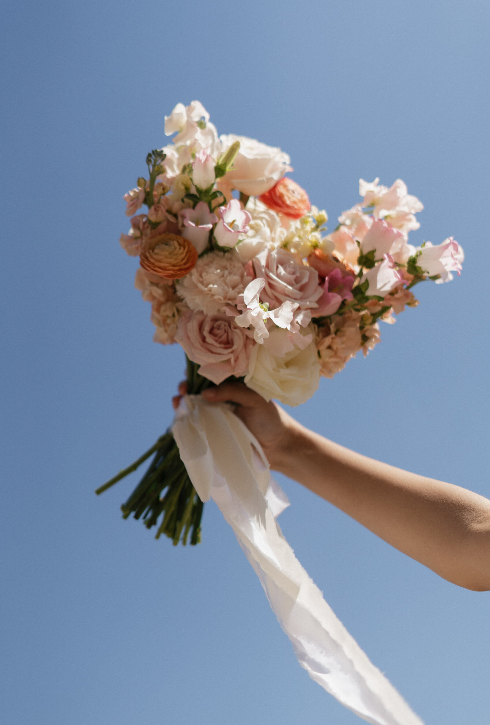 pink-orange-flower-bouquet