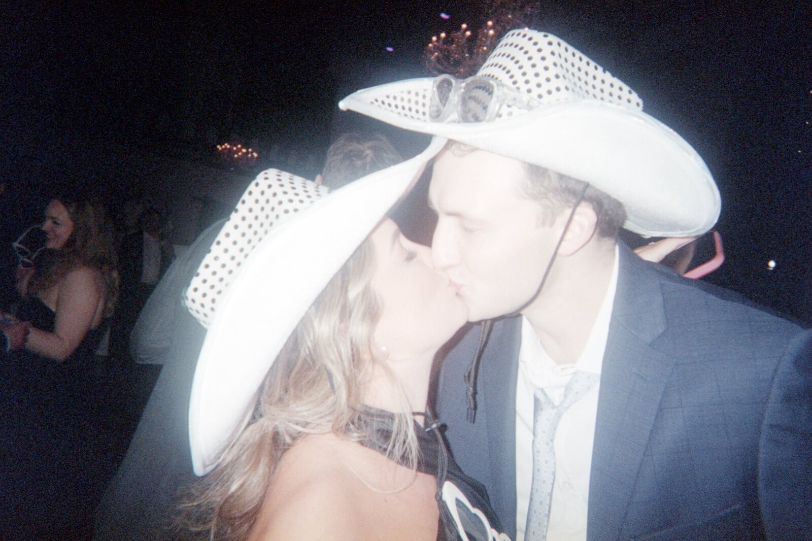 TATUM+ELY KISS CAM18