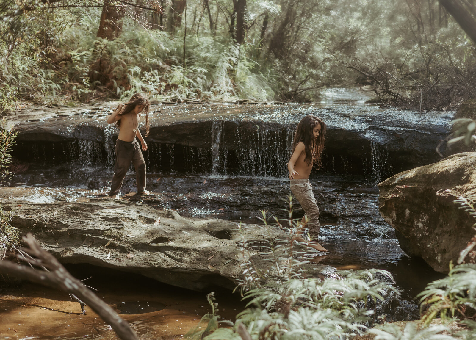 Sydney-family-photography-waterfall-siblings-05