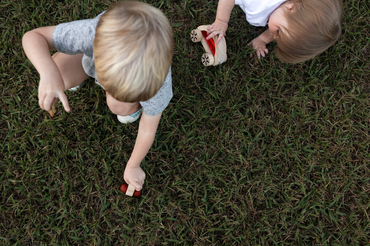 LightCreative_202309_HaleyMichael_SpringCandidPhotoSession_RaleighDocumentaryFamilyPhotographer_002_blog