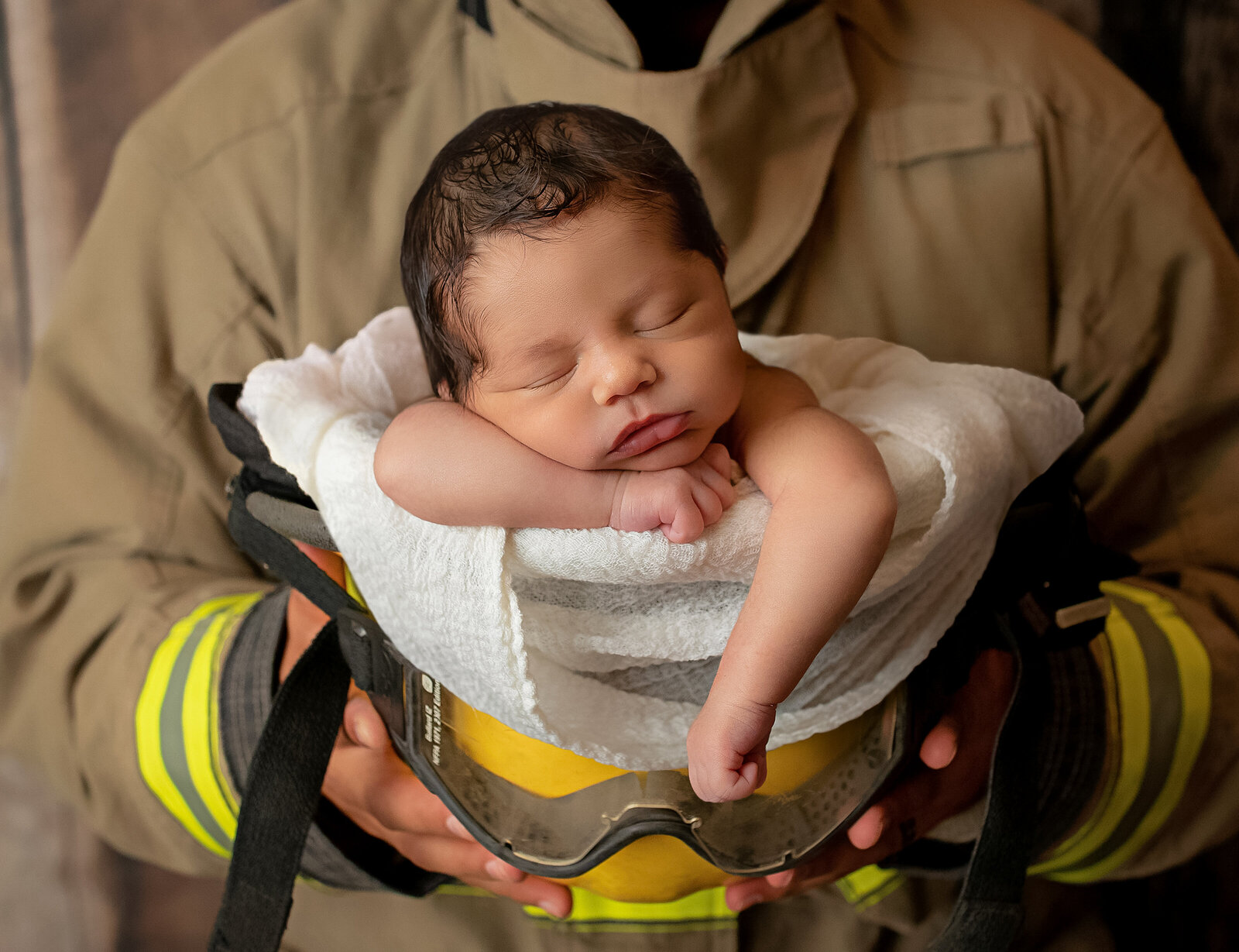 first-responder-newborn-session