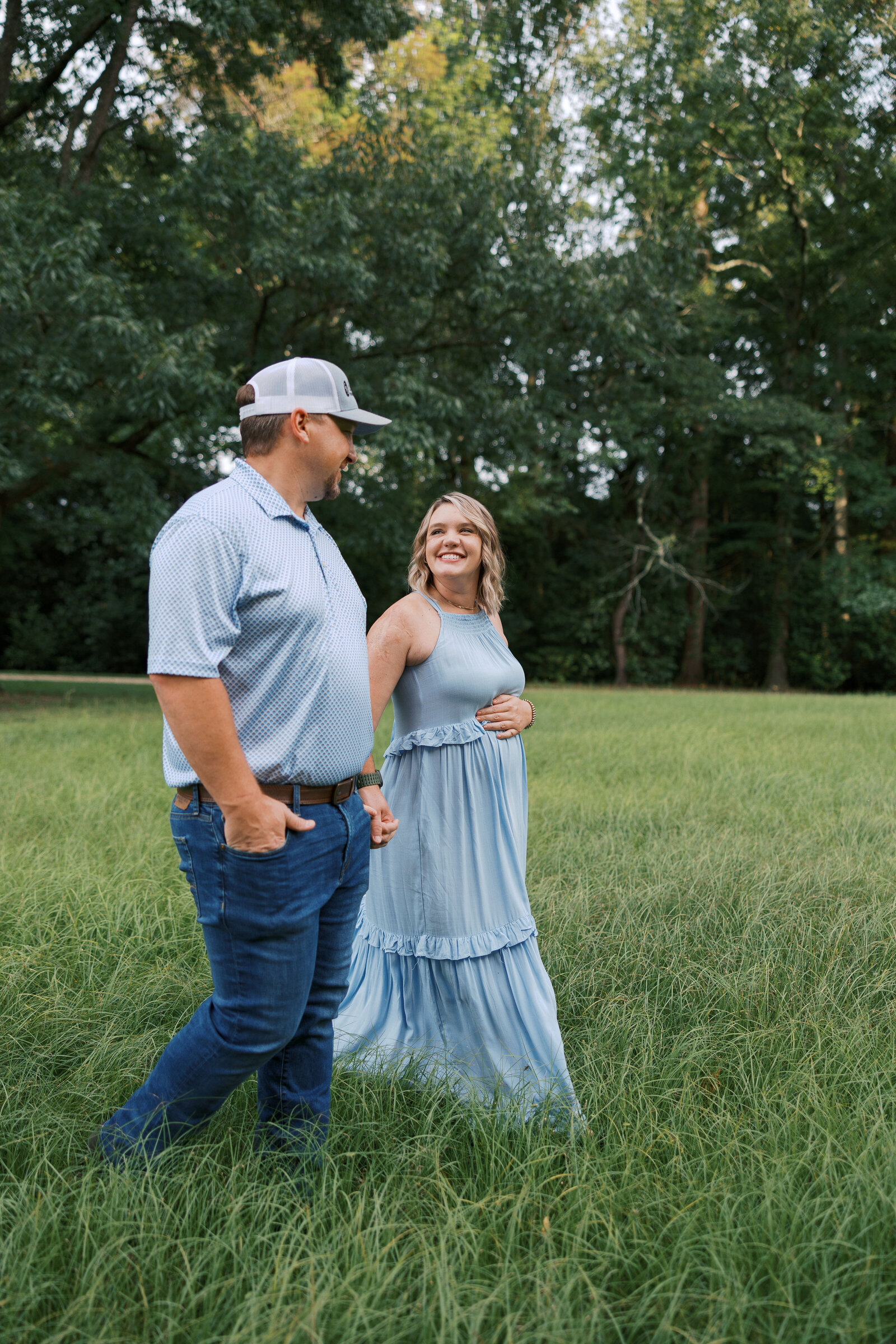 Alabama maternity photographer outdoor natural light pregnancy session portraits.