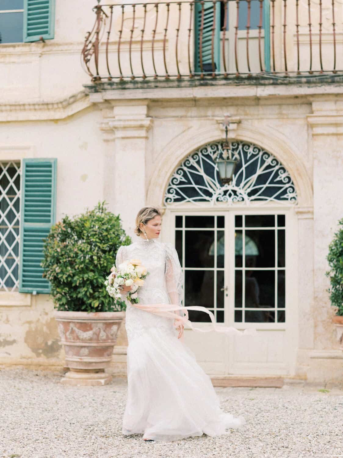 Villa-di-Geggiano-wedding-editorial-Tuscany-Italy085-Palazzo-Eventi-by-Julia-Kaptelova-Photography-014