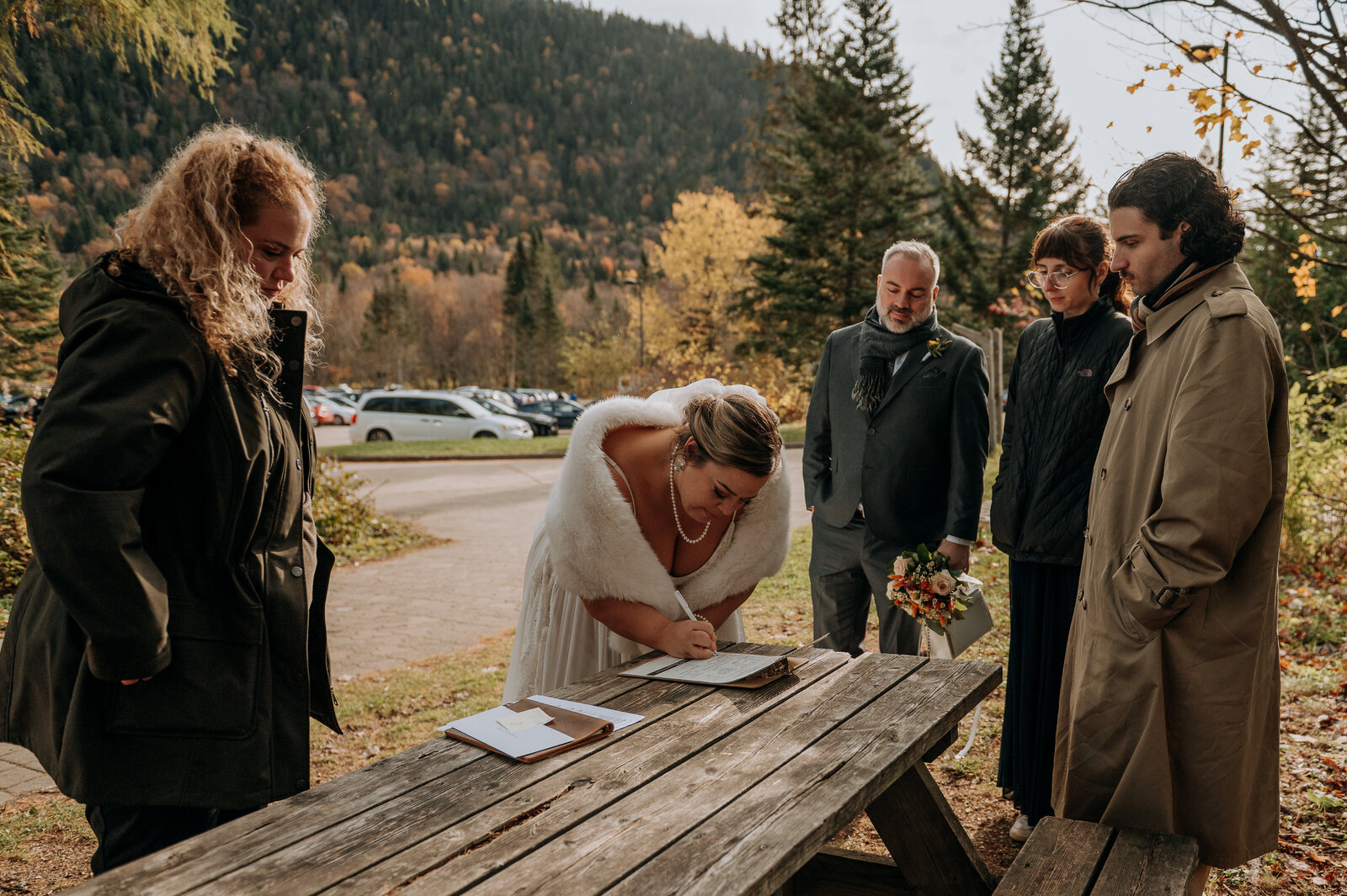 love-is-nord-mariage-intime-elopement-parc-national-jacques-cartier-quebec-00022
