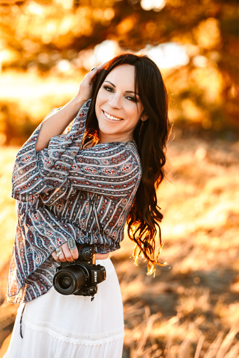 Headshot of Annie Bee Photography with a nikon camera in Flagstaff, Arizona.