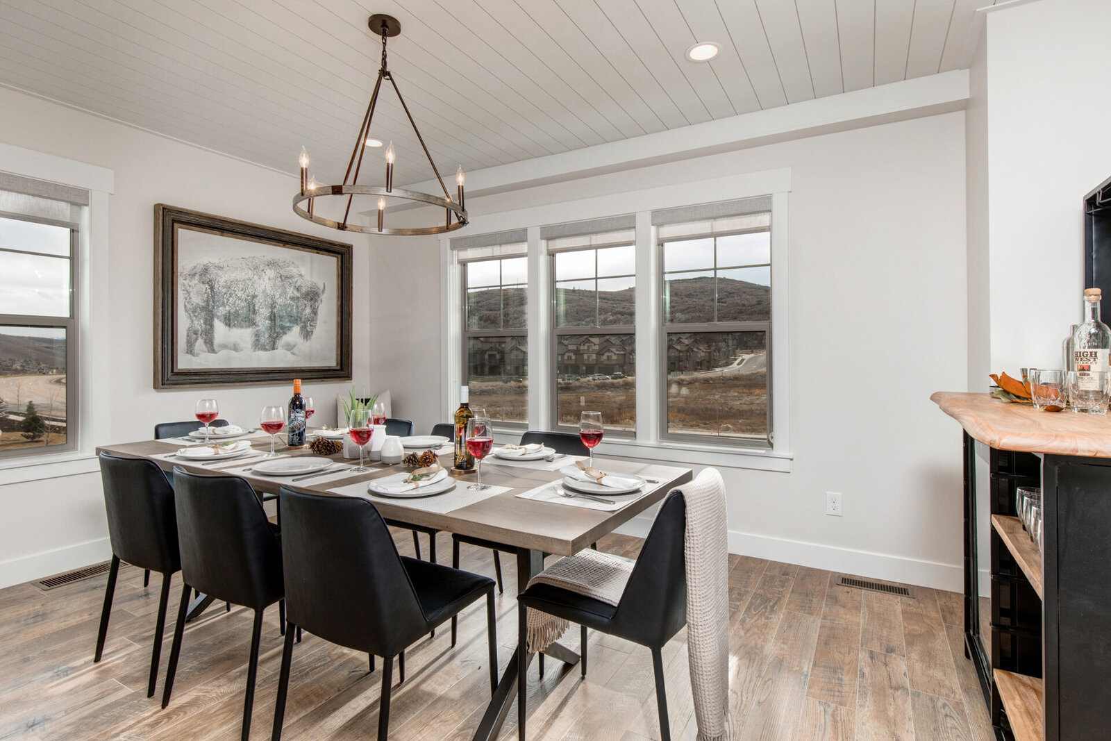 Vacation-Home-Interior-Designer-Chalet-and-Co-dining-room-modern-style