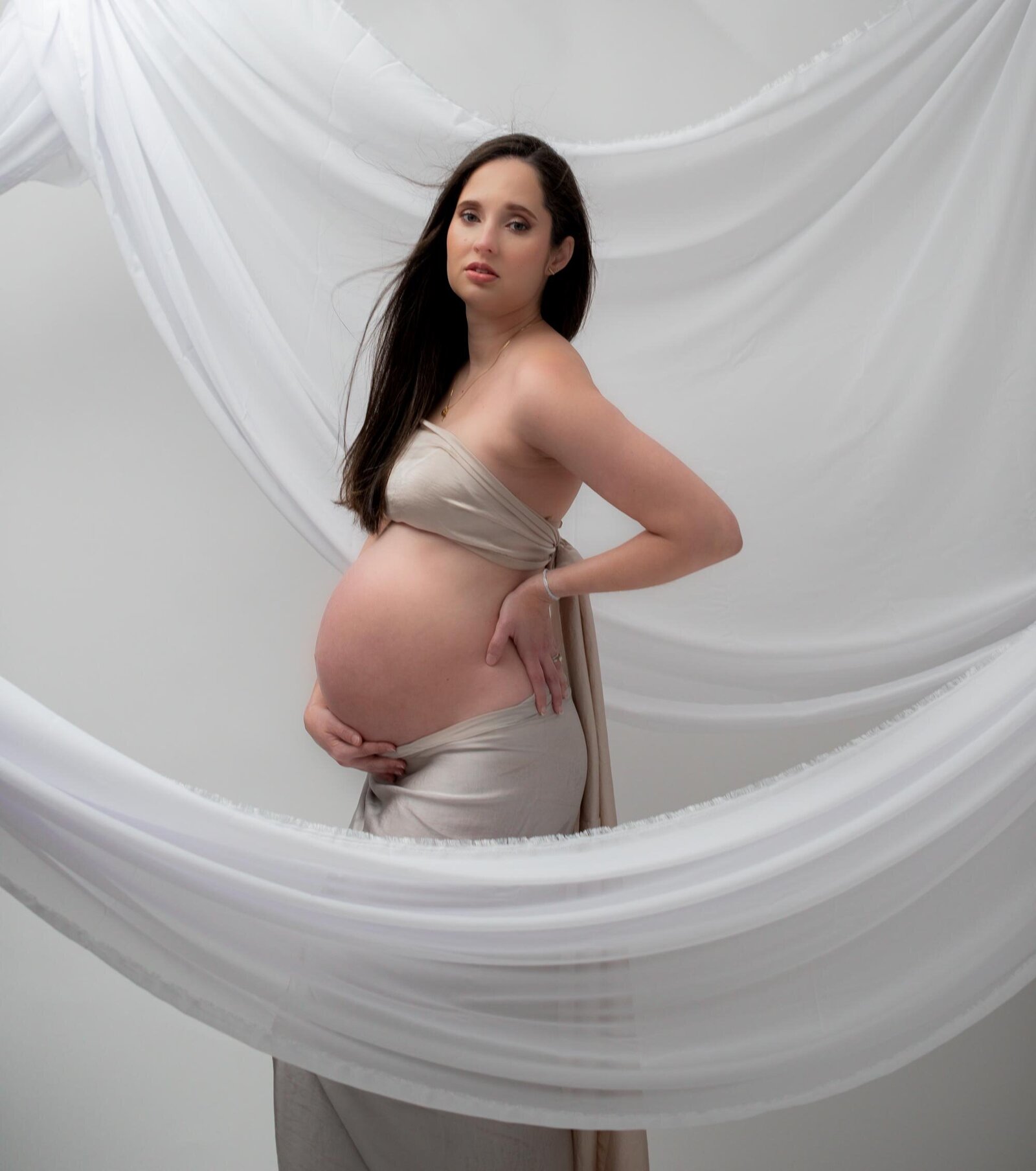Maryland Maternity Photogrpher - Snapzbytie Photography - Pregnant Mom in Flowing Fabric Set