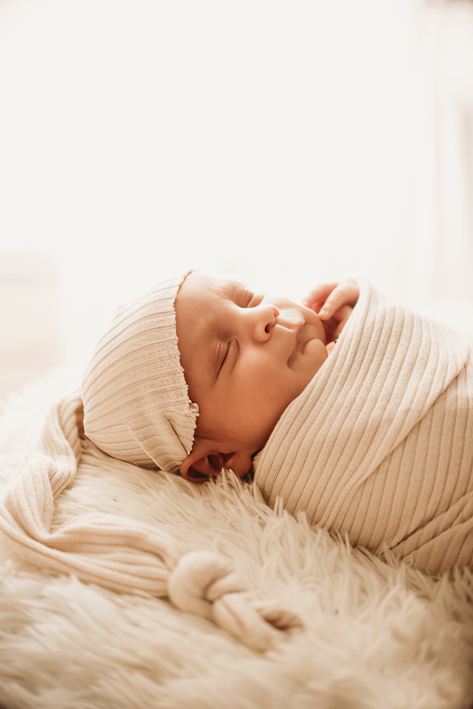 simmons-newborn-bismarck-studio-7796