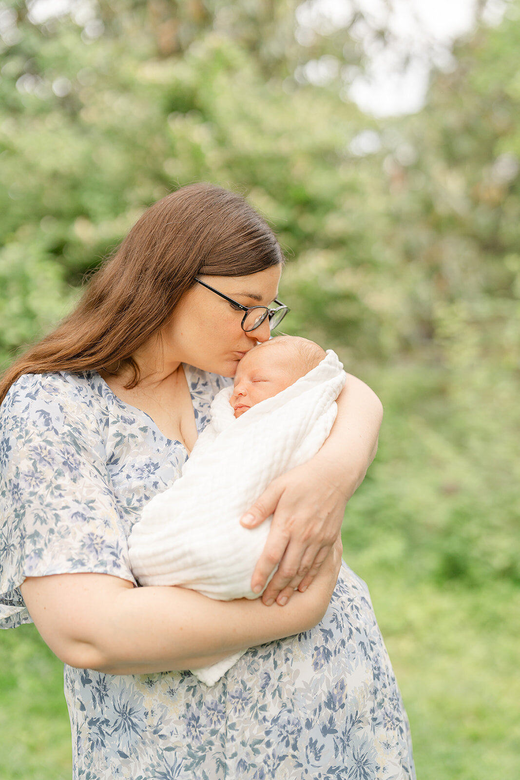 mom kissing baby during outdoor newborn picture in Loudoun County, Virginia