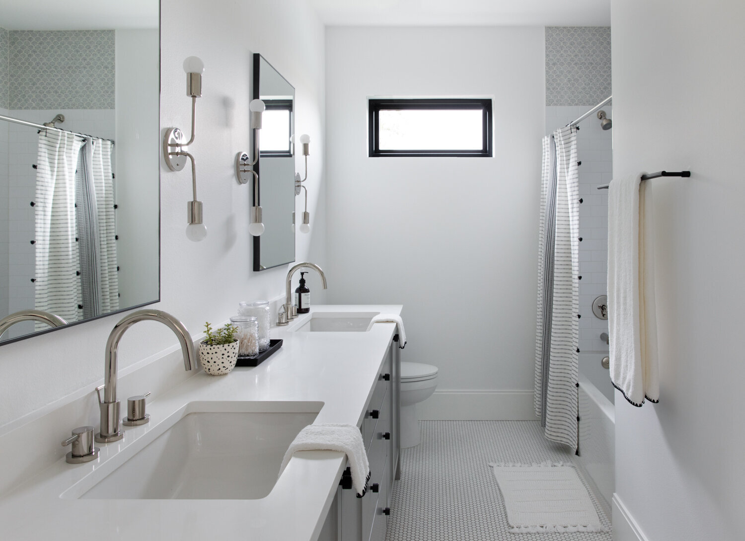 Gray_White_Black_Bathroom