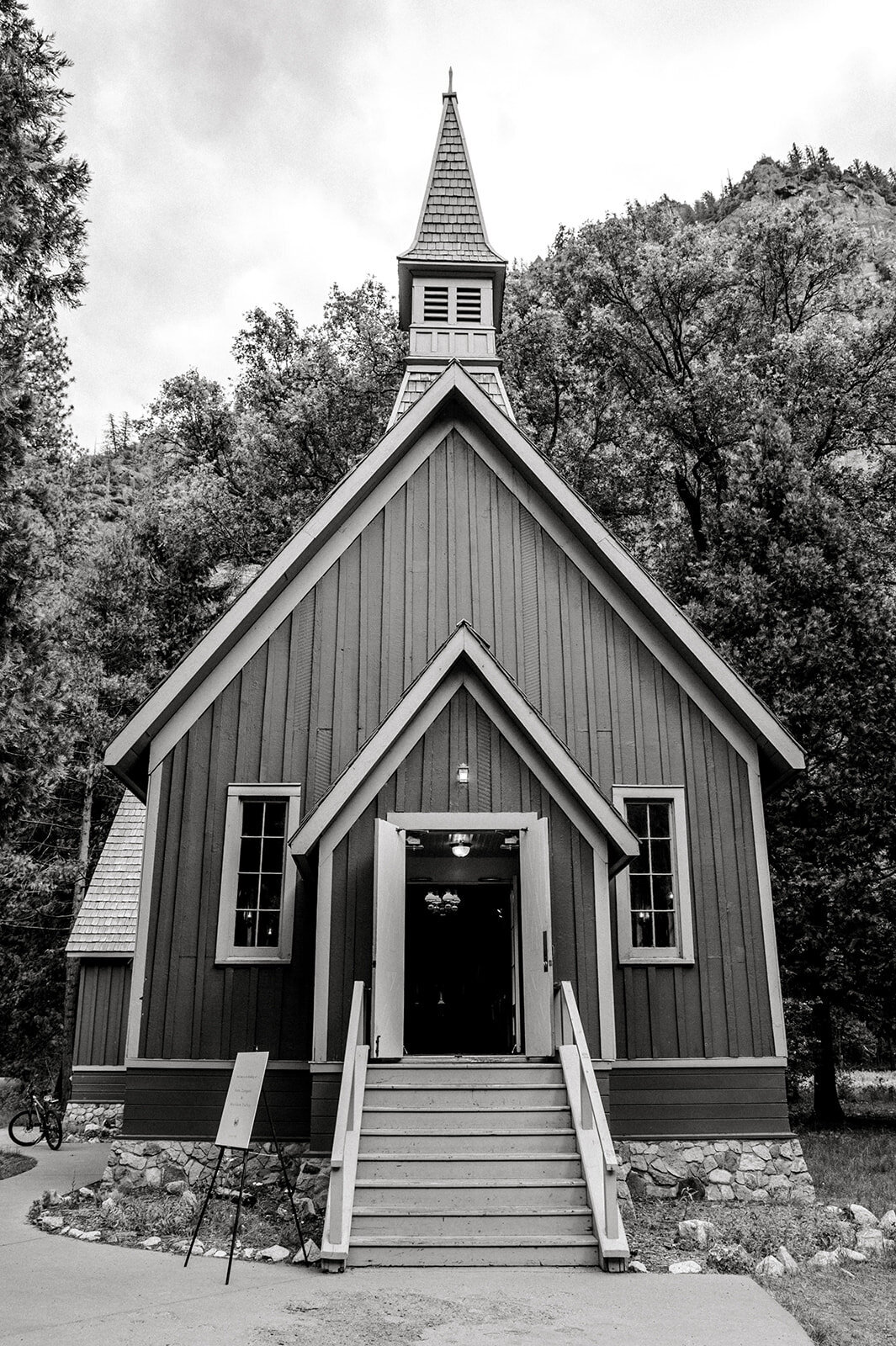 Intimate Wedding Ceremony at Little Red Chapel, Yosemite