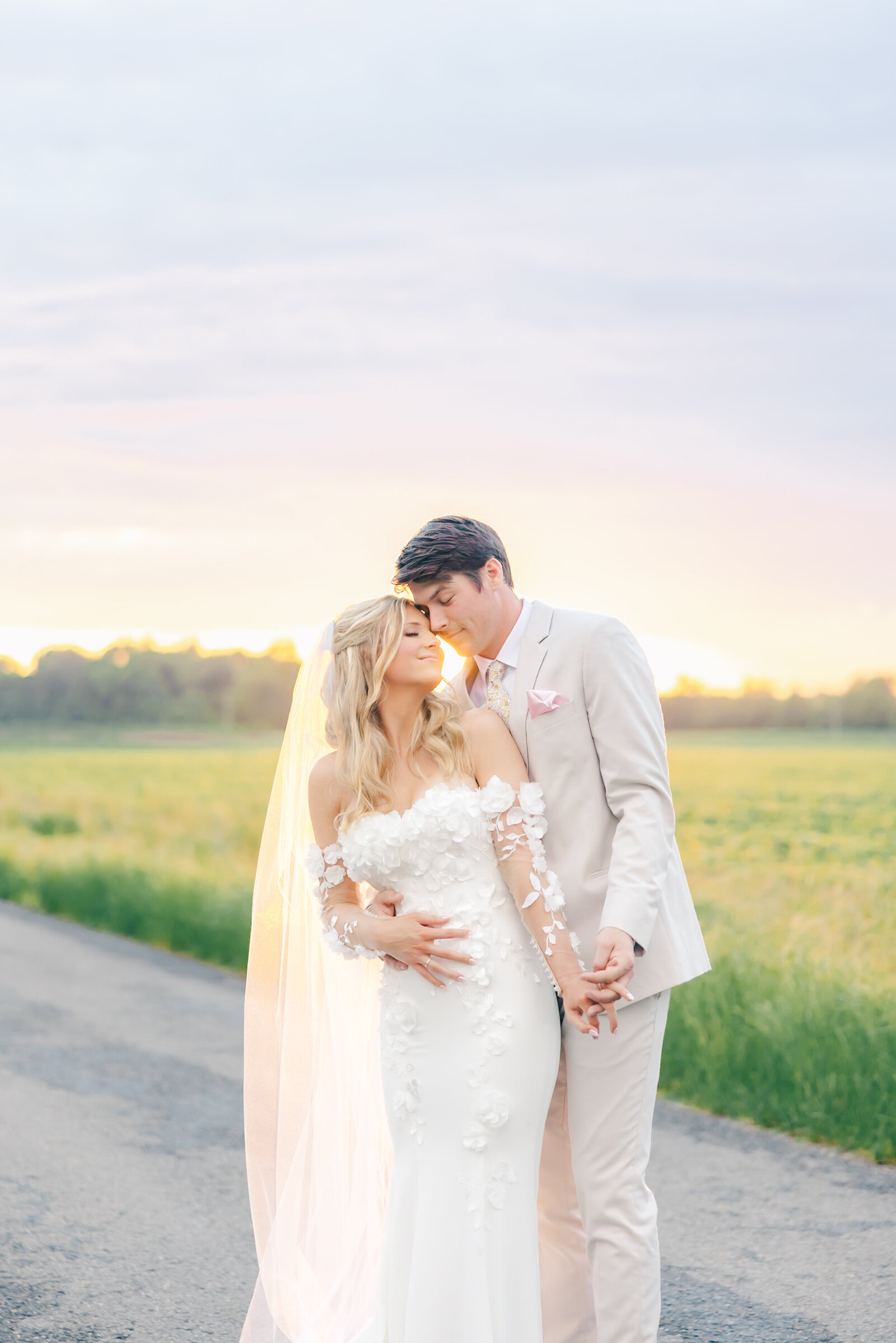 Sneak Peeks Creekside at Colliers End May Wedding | Lauren Elliott Photography | Emily & Kyle Anderson -154