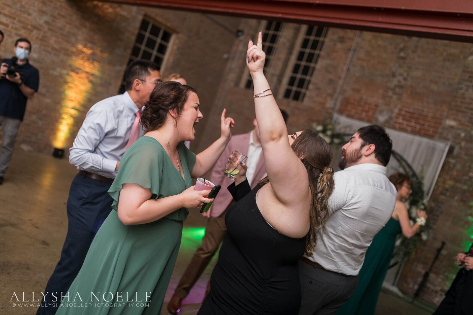 Wedding-at-The-Factory-on-Barclay-in-Milwaukee-1201