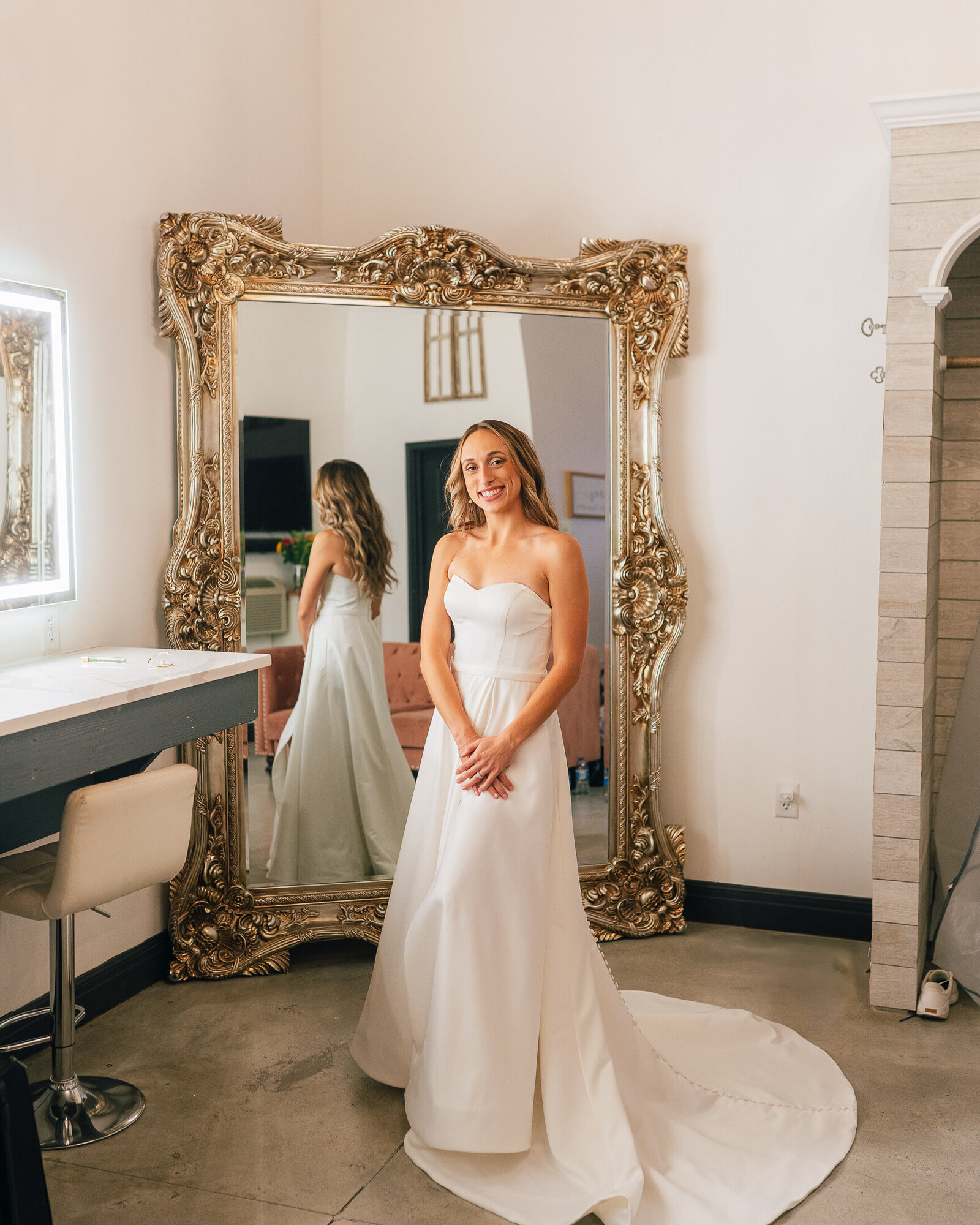 Saenz The Farmhouse KC Event Venue Wedding65