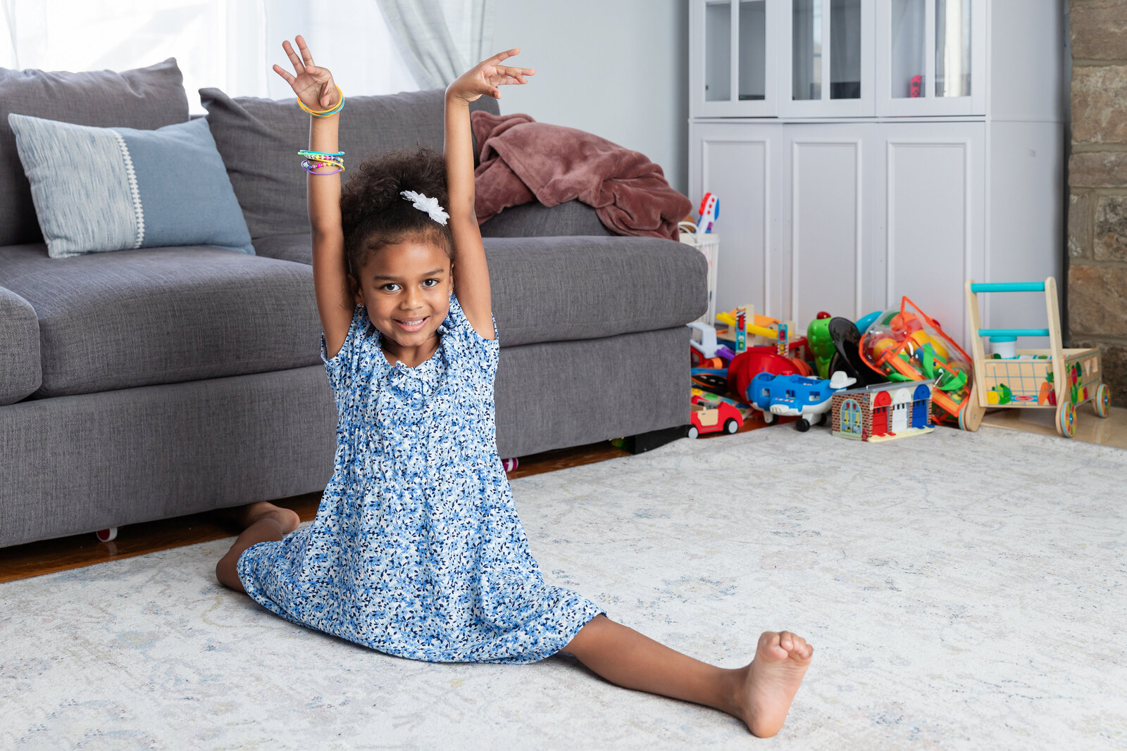 girl-doing-splits-in-home-west-orange-family-photographers-new-jersey