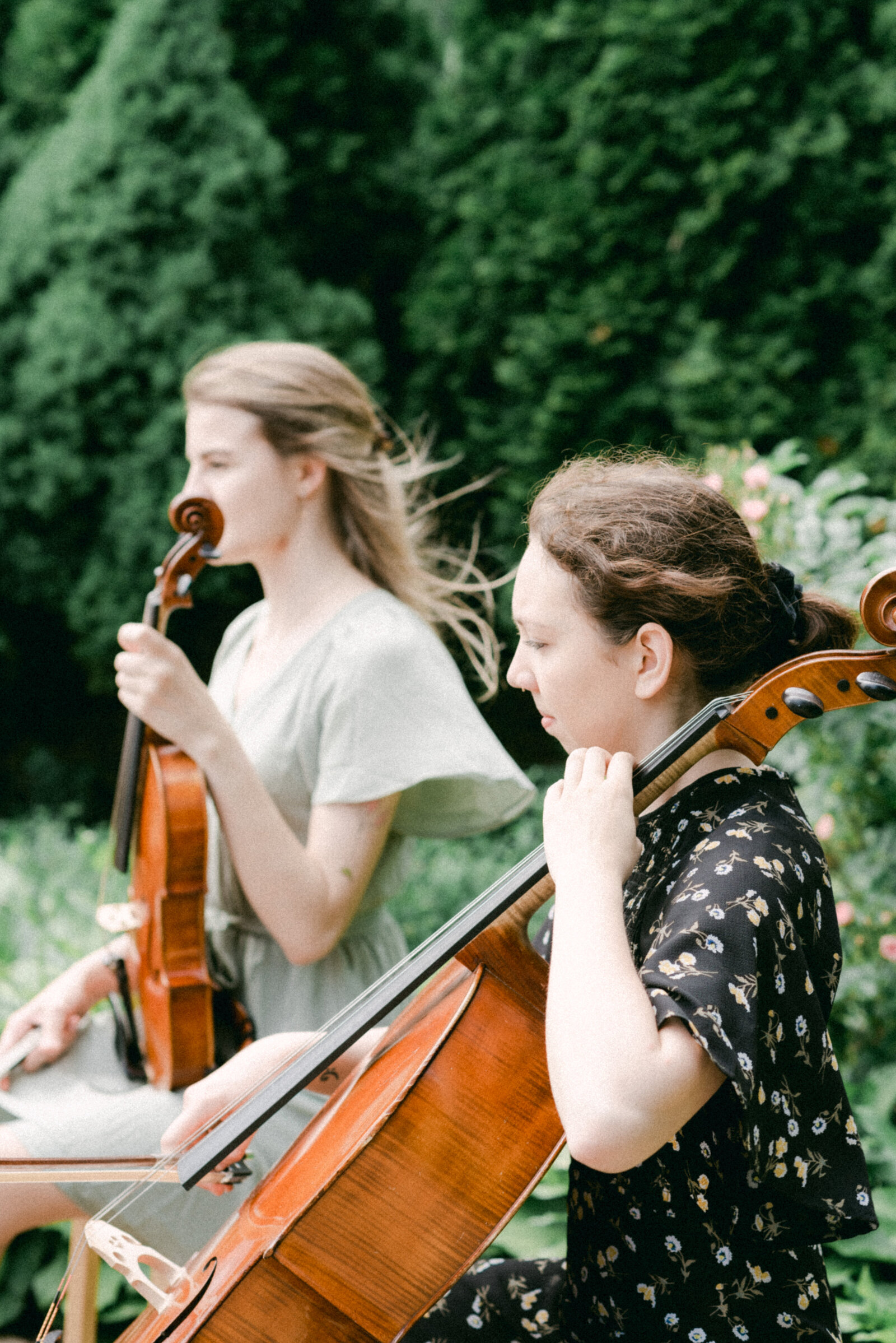 String quartet playing in the ceremony photographed by wedding photographer Hannika Gabrielsson.