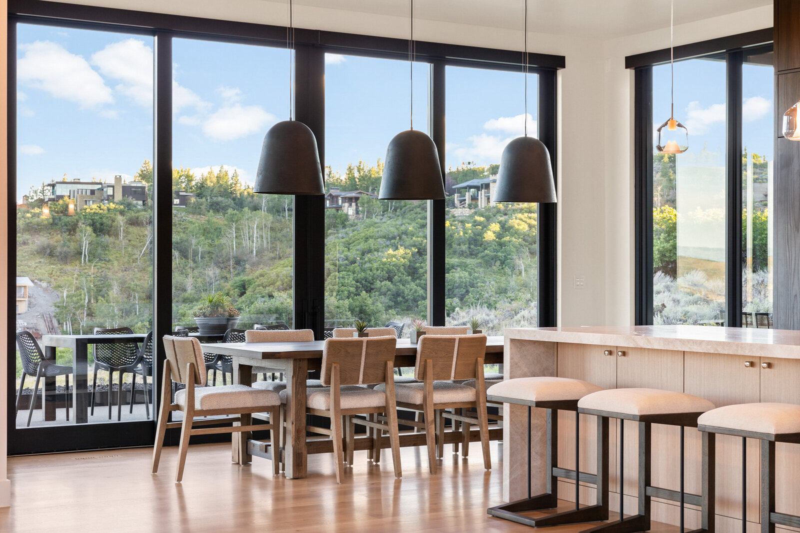 Chalet-and-Co-Park-City-Interior-Designer-dining-room-modern-kitchen