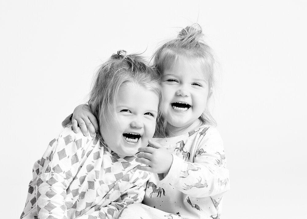 twin-girls-laughing-in-chicago-portrait-studi