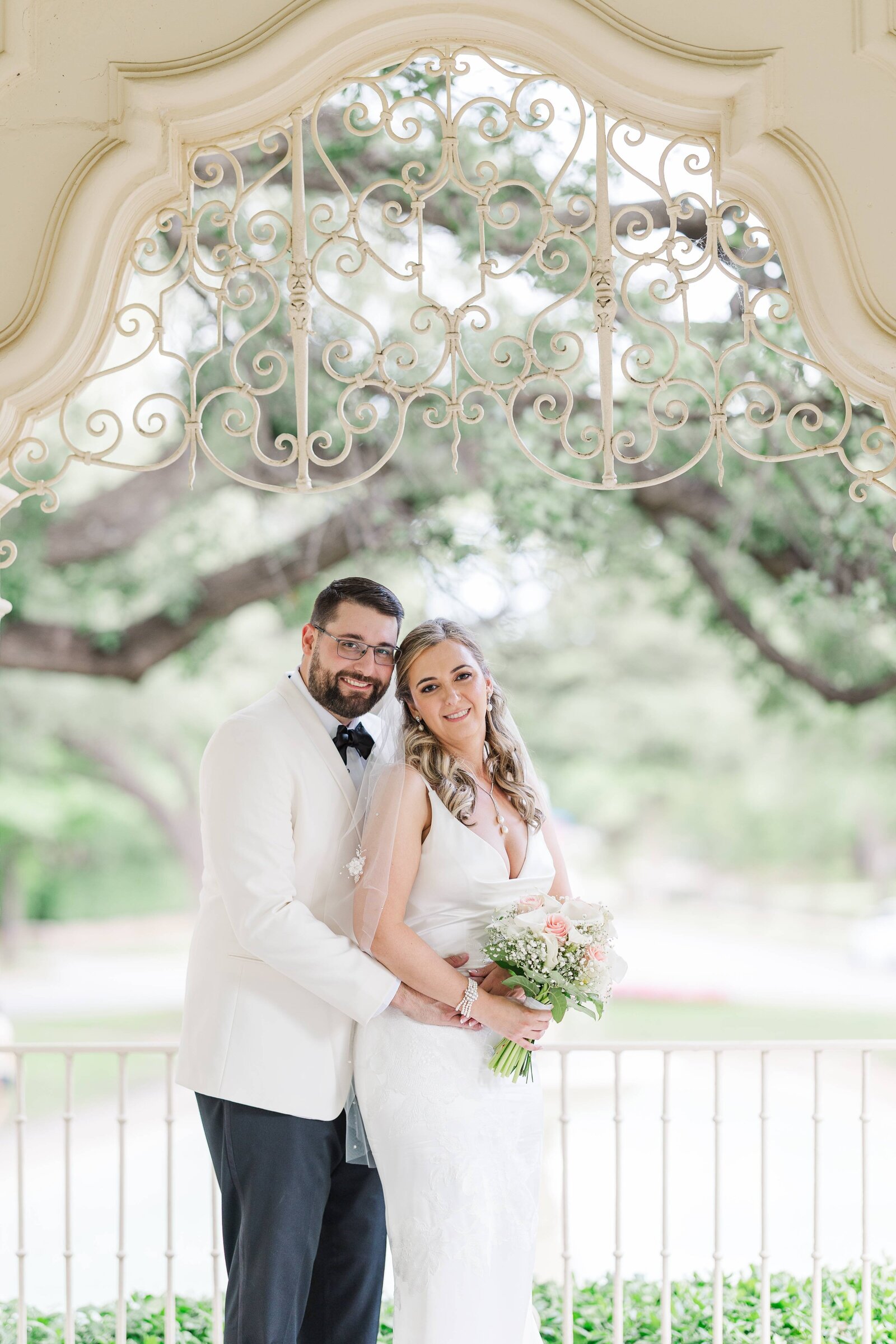 Wedding-couple-poses-ideas