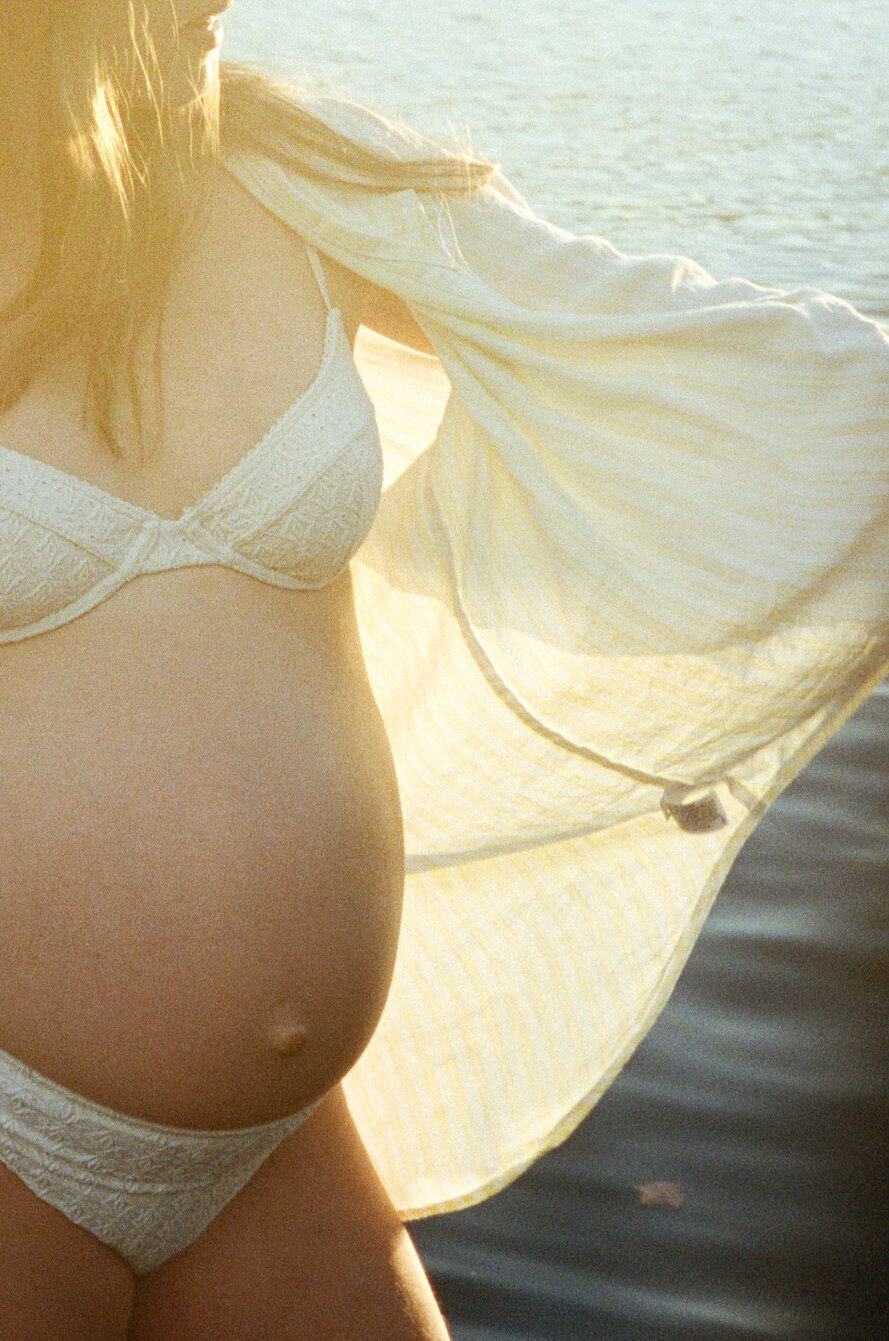 portland-oregon-maternity-water-session-film-8