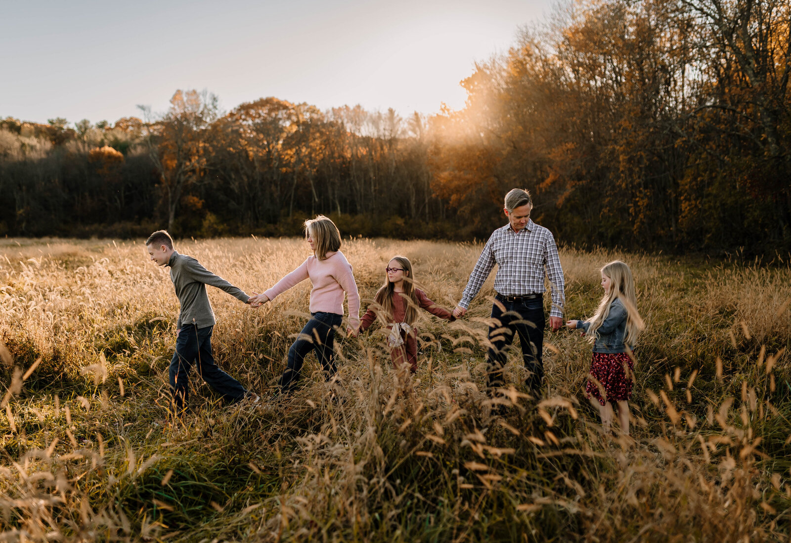 family photoshoot in a field