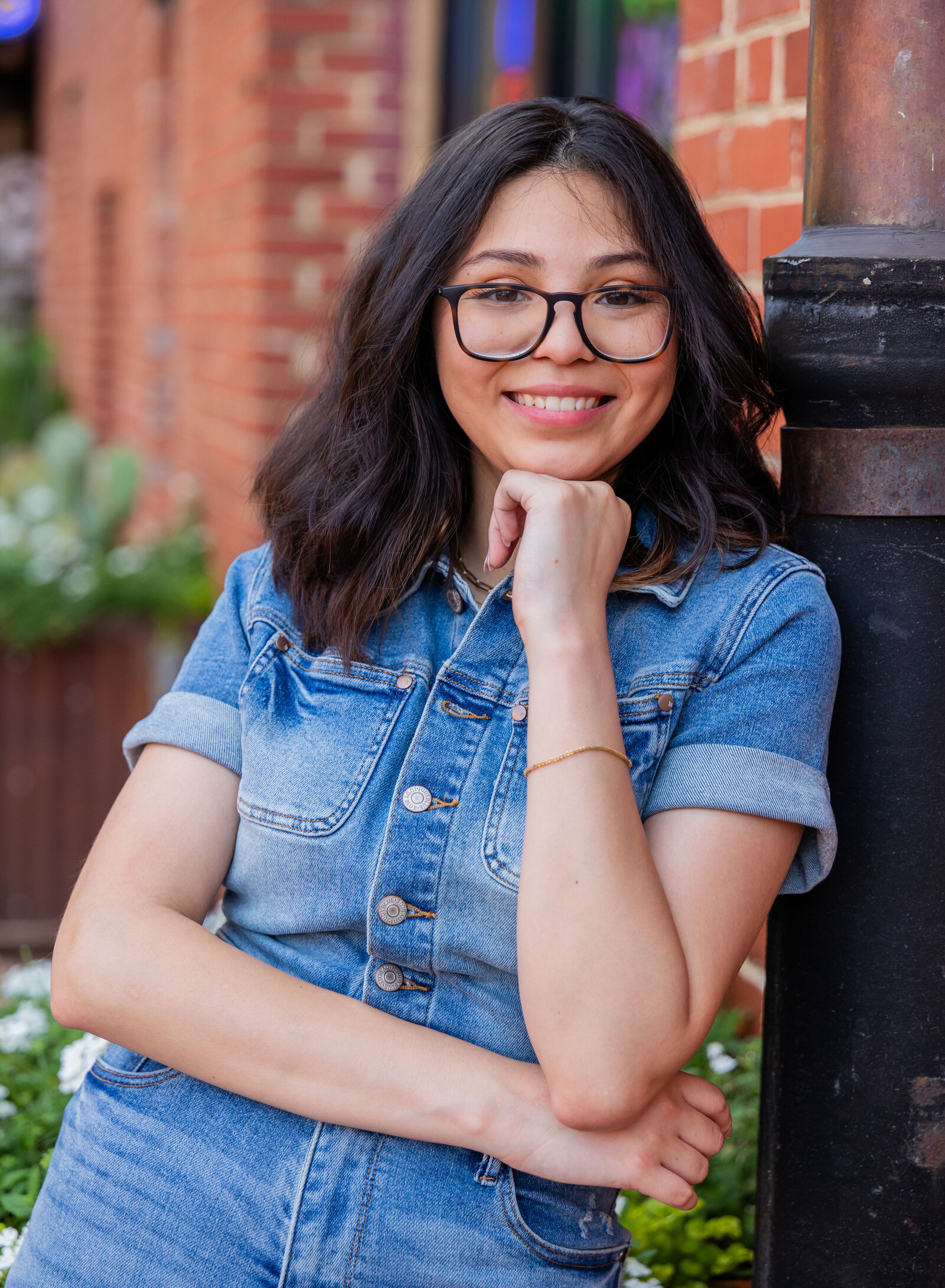 senior girl posing