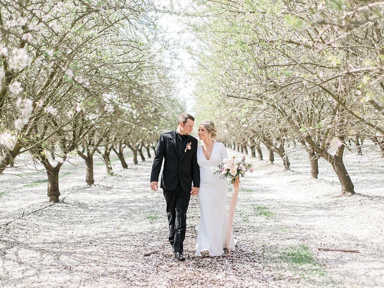Emerald grace floral design wedding with Lauren Westra photography almond orchard bride and groom soft blush color palette central california weddings_2494