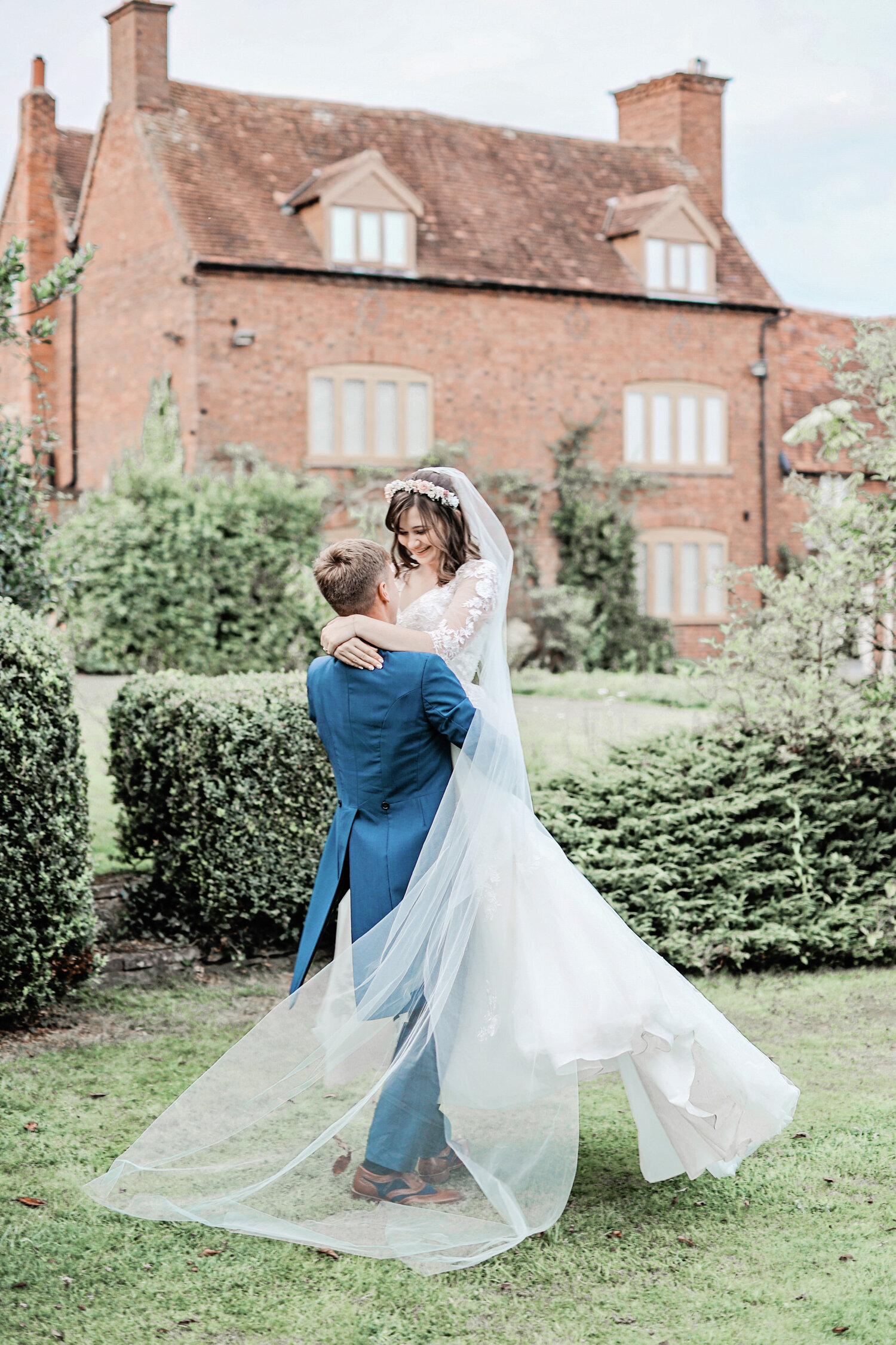 country-wedding-couple