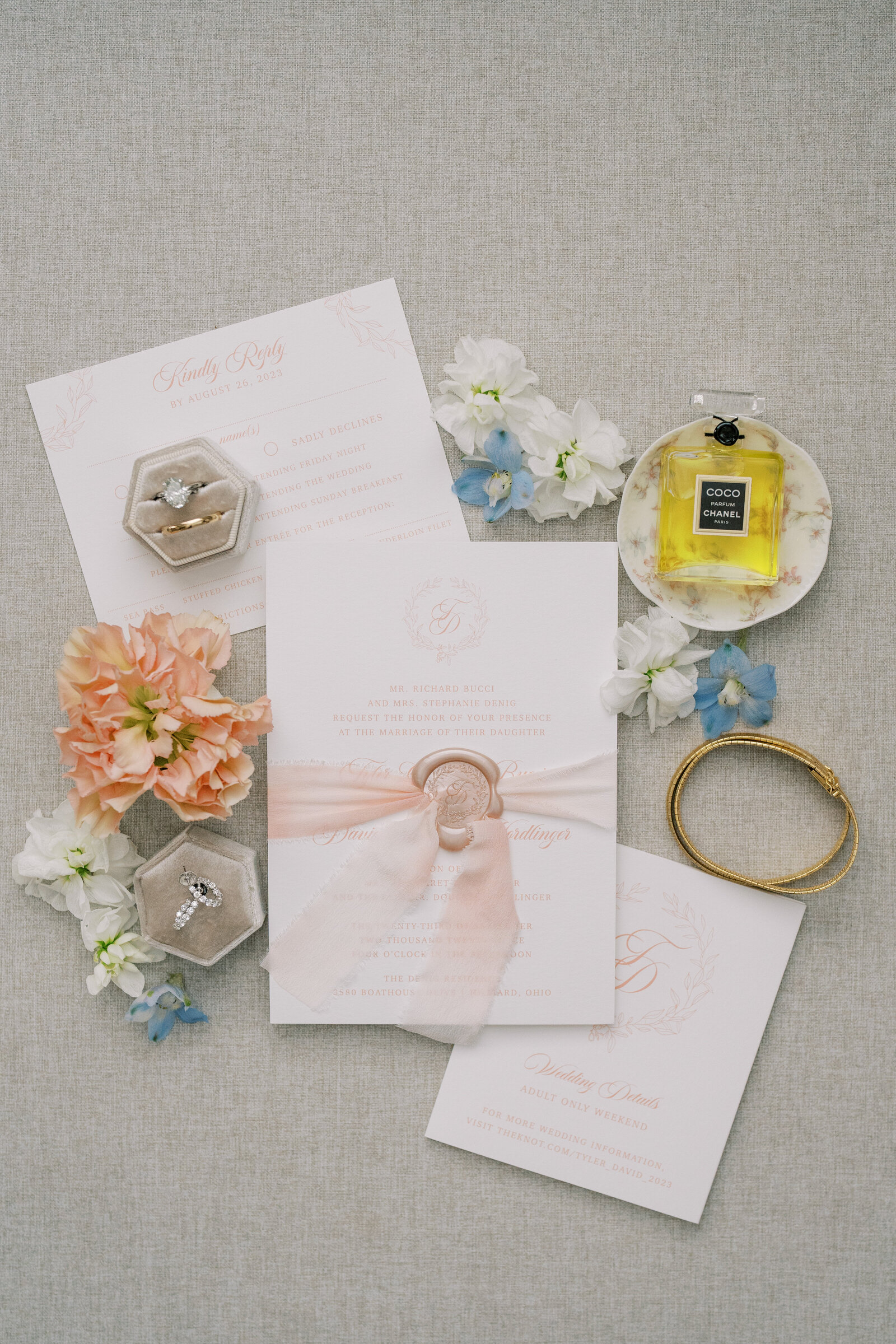 Wedding-invitation-with-wax-seal