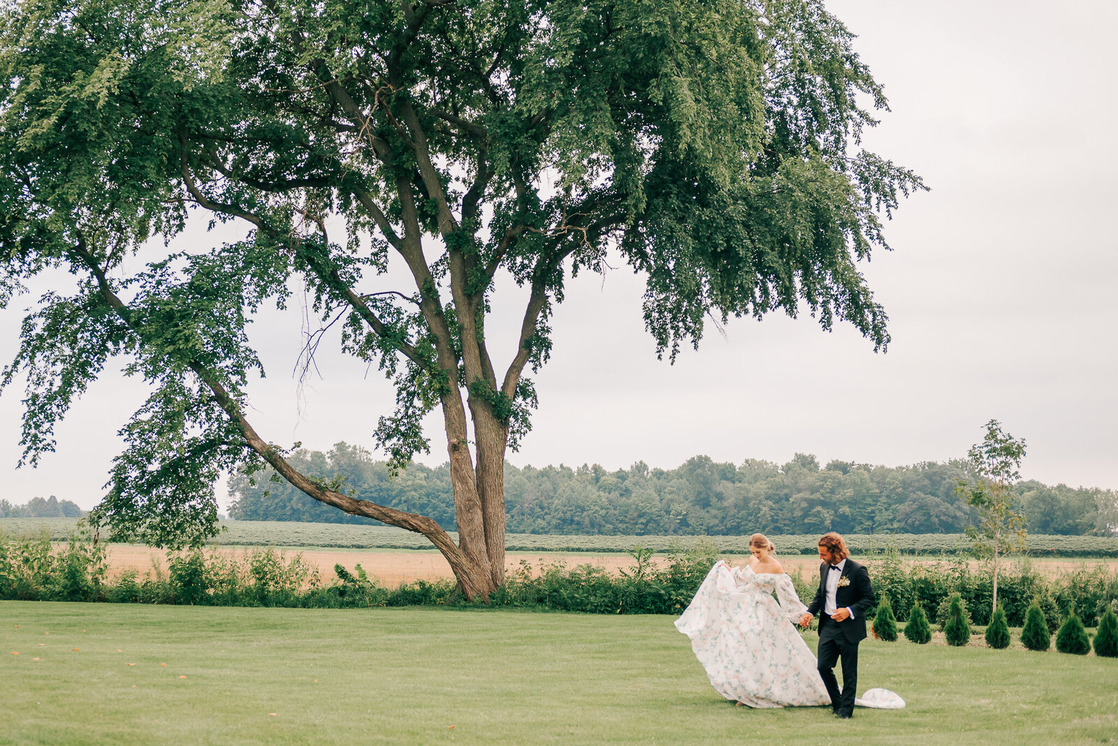 MICHIGAN-WEDDING-PHOTOGRAPHER-ETRE-FARMS-CAPTURED-BY-KELSEY-WEB-37