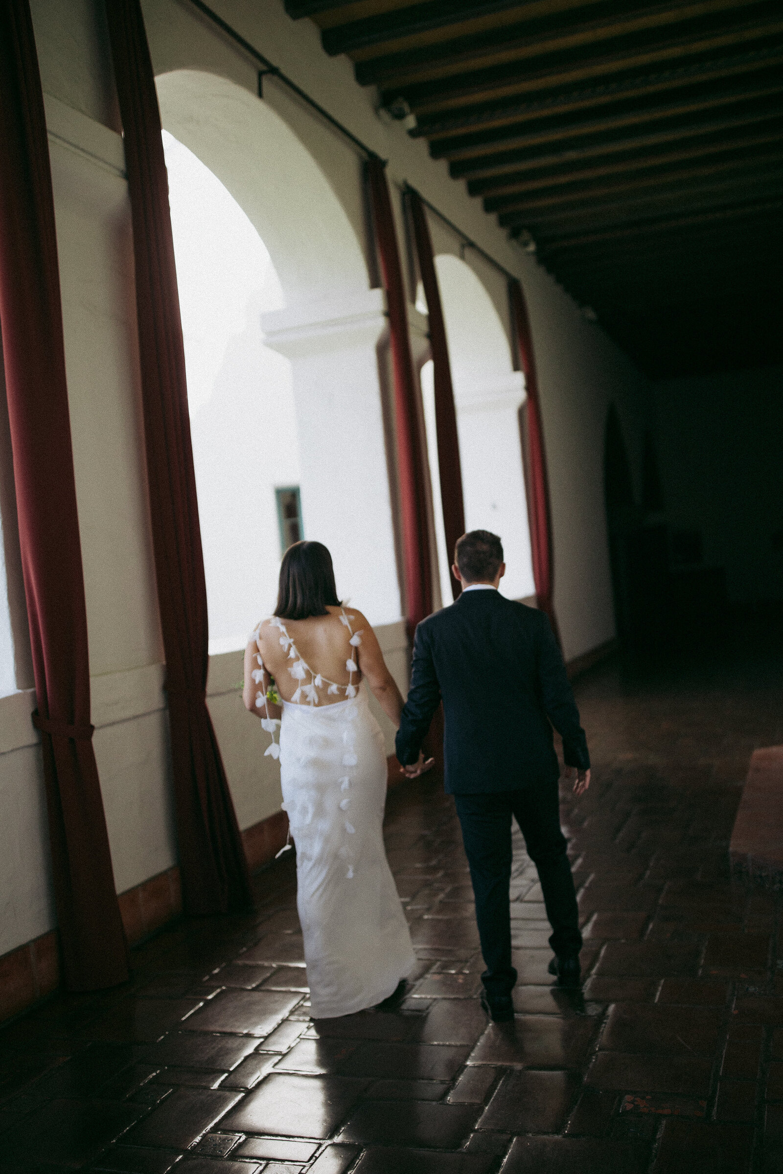 Bride and groom walking by Northern California wedding photographer, Erica rochelle Photography