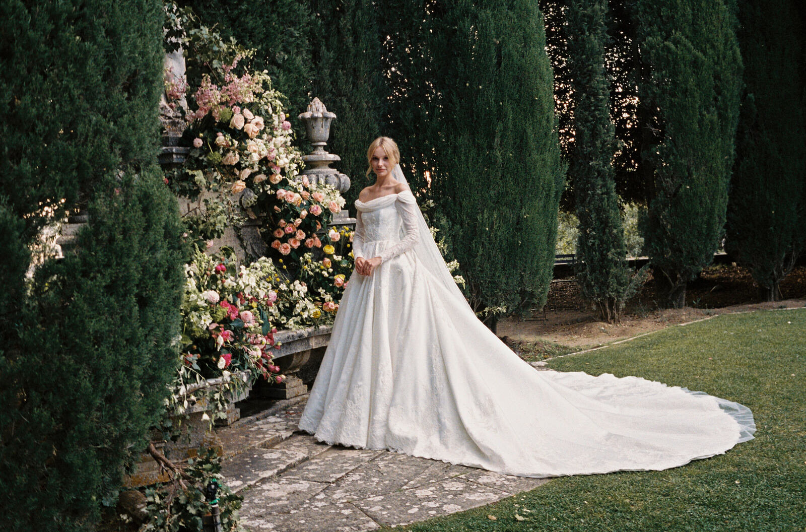 Flora_And_Grace_LaFoce_35mm_Editorial_Wedding_Photographer (5 von 47)