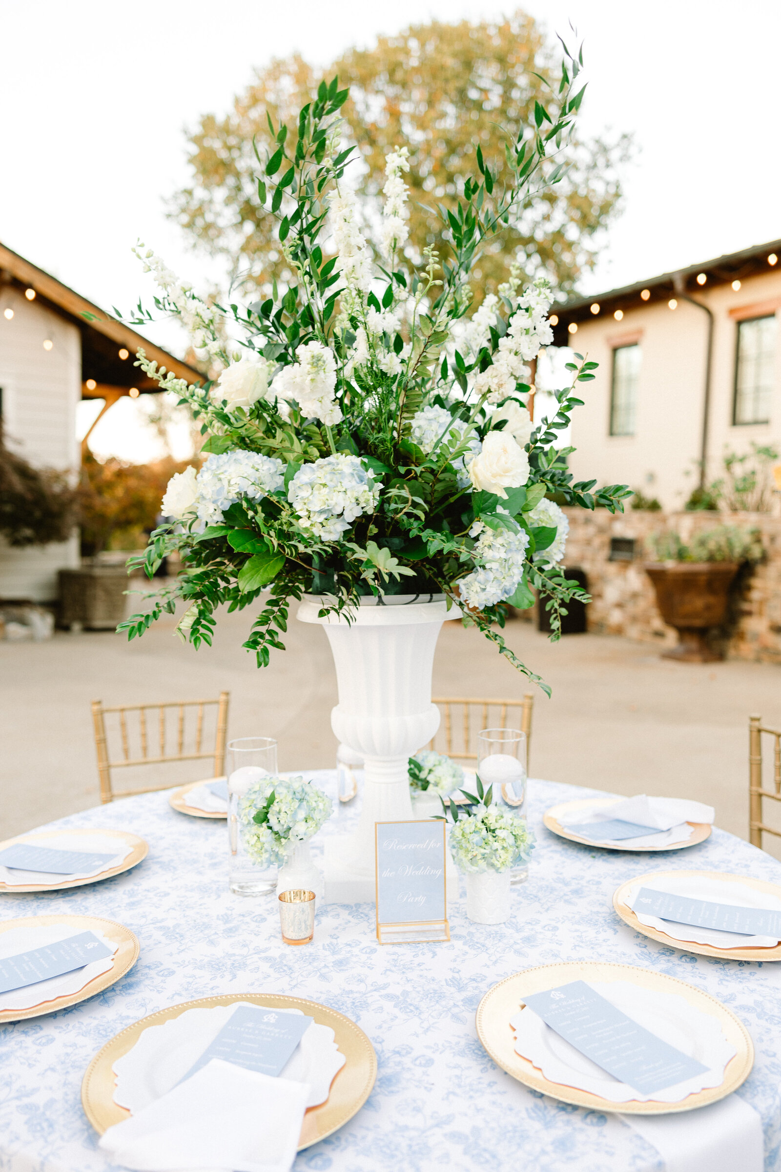 Abby-Bell-Photography-Fine-Art-Wedding-Photography-Aubree-Garrett-Reception-Table-Setting-Alabama