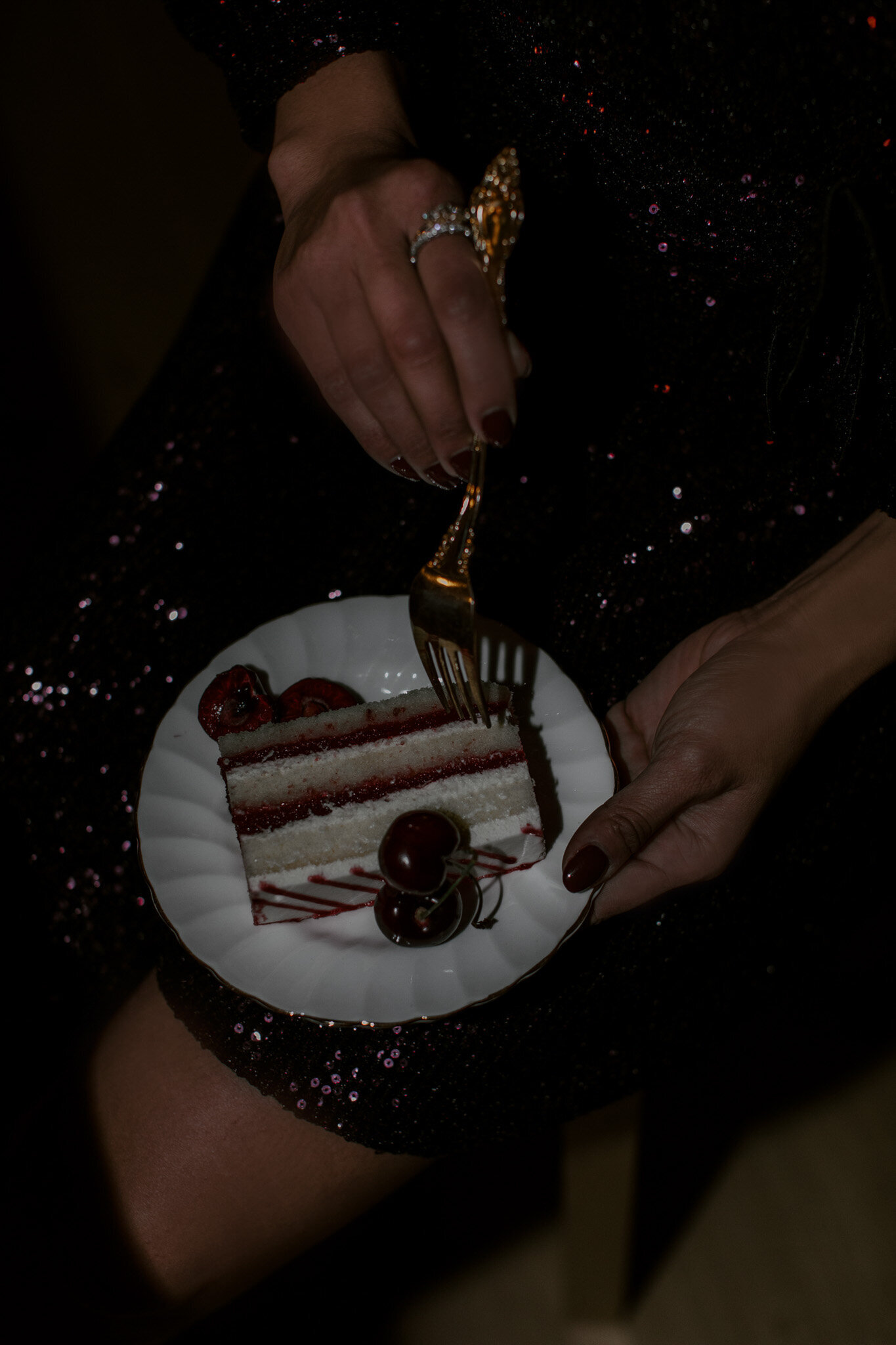 Luxury wedding guest enjoying a piece of cake