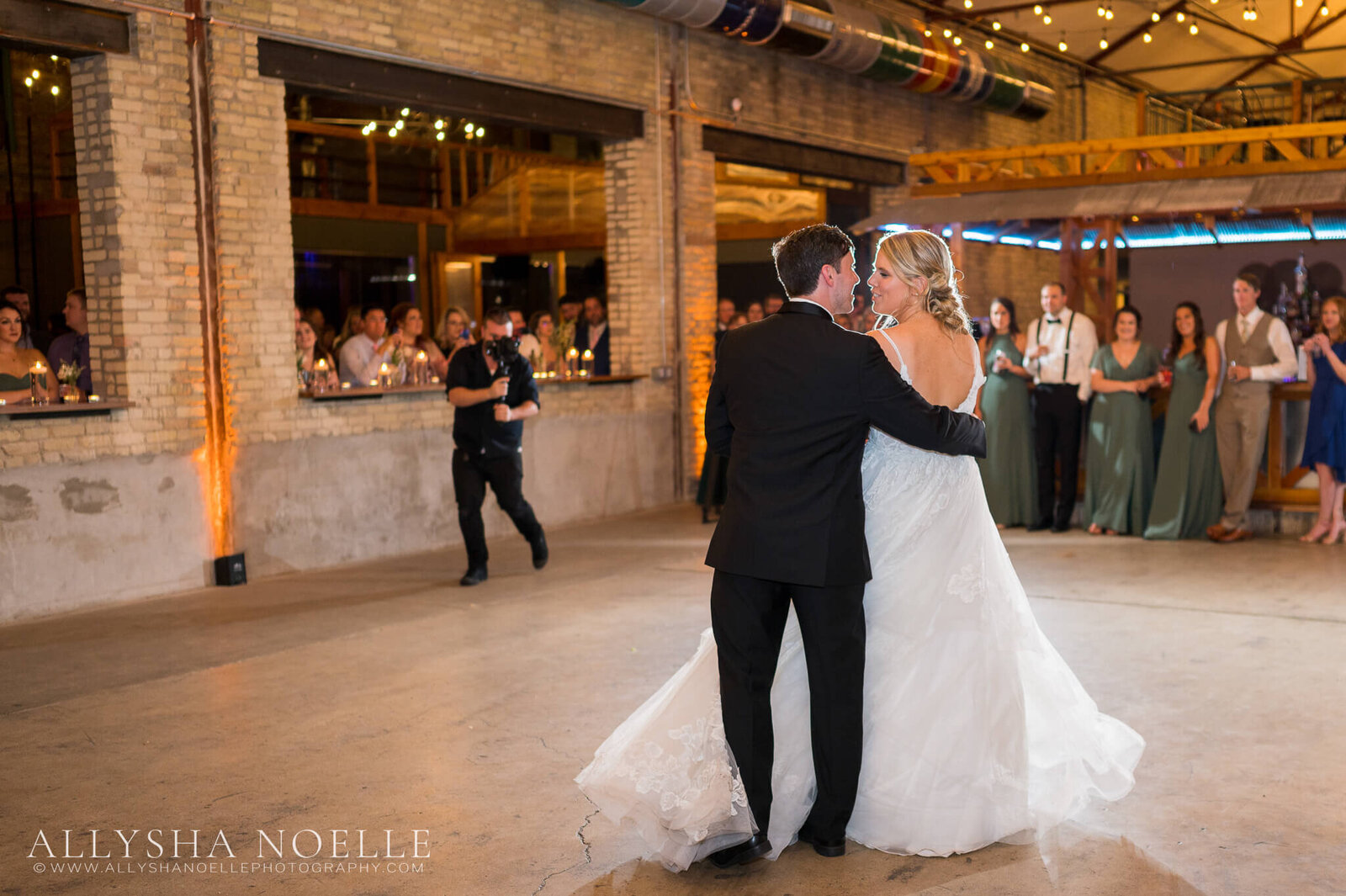 Wedding-at-The-Factory-on-Barclay-in-Milwaukee-1007