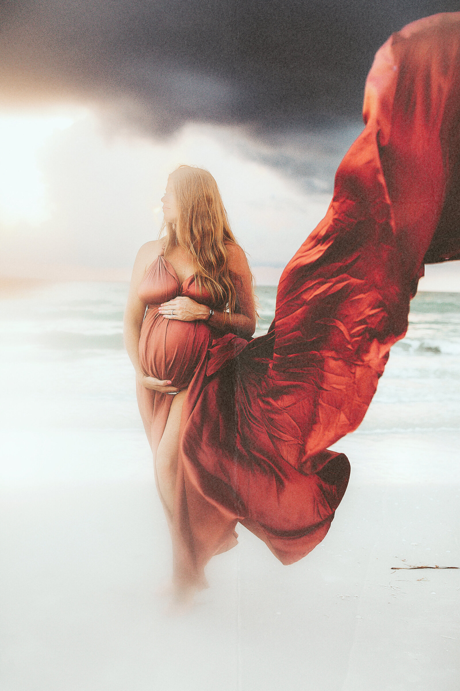 long-magenta-dress-maternity-pregnancy-beach-sand-red-hair