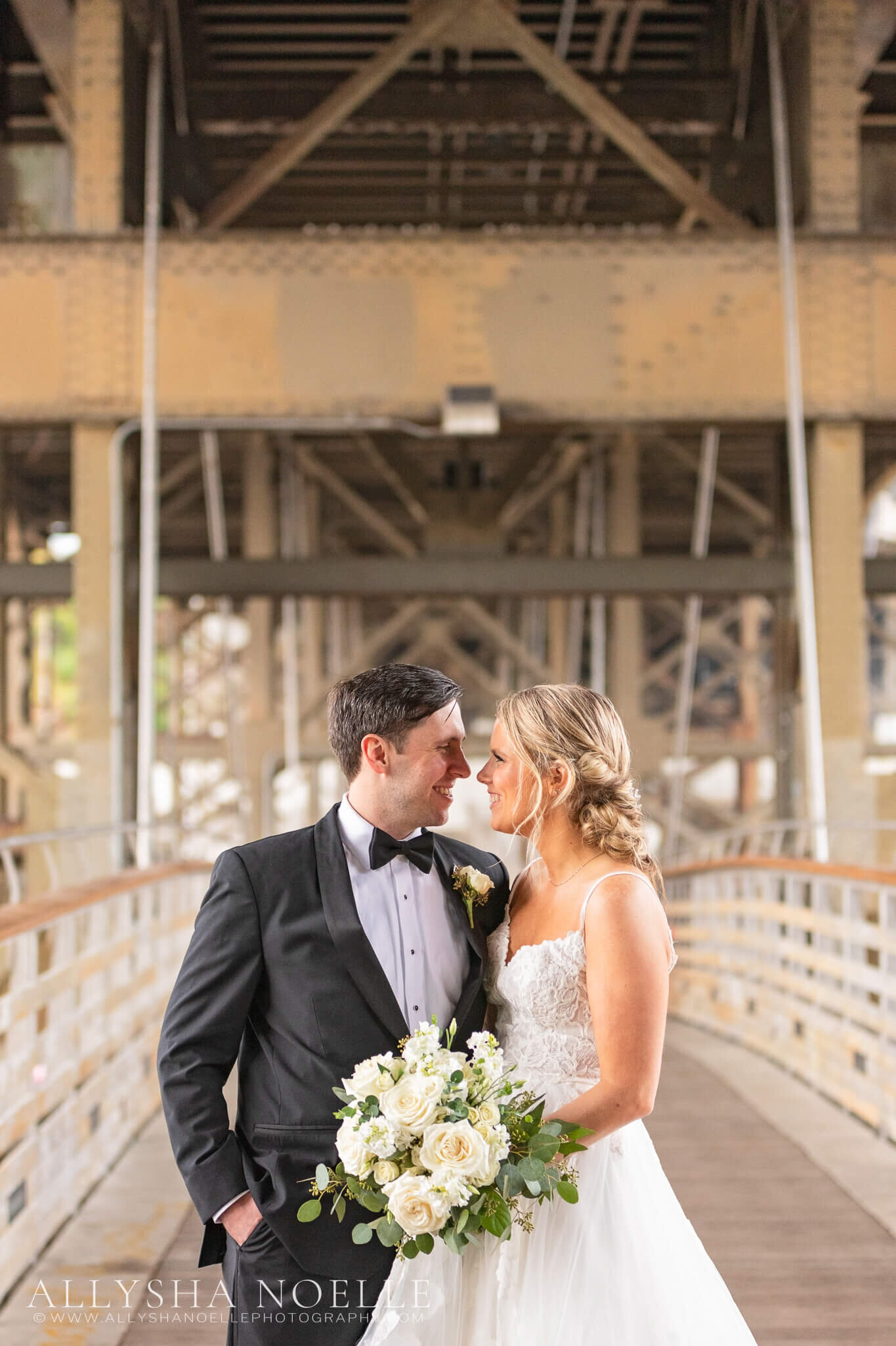 Wedding-at-The-Factory-on-Barclay-in-Milwaukee-0513