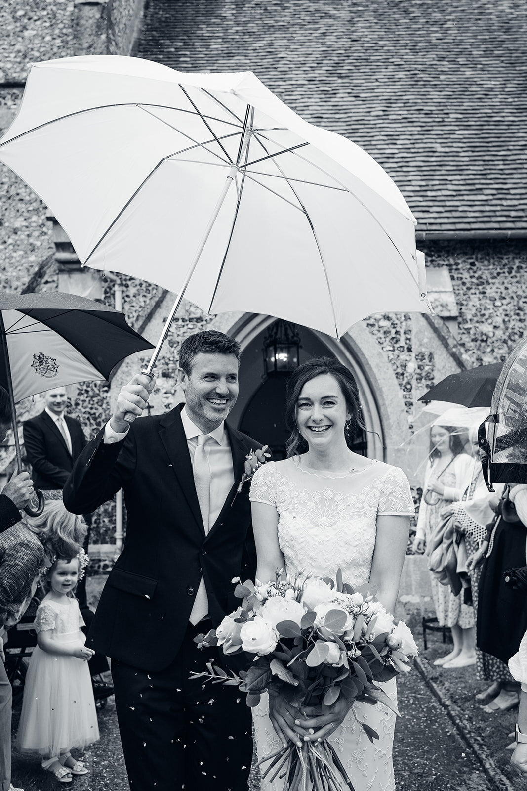 cotswold-church-wedding-confetti-shots