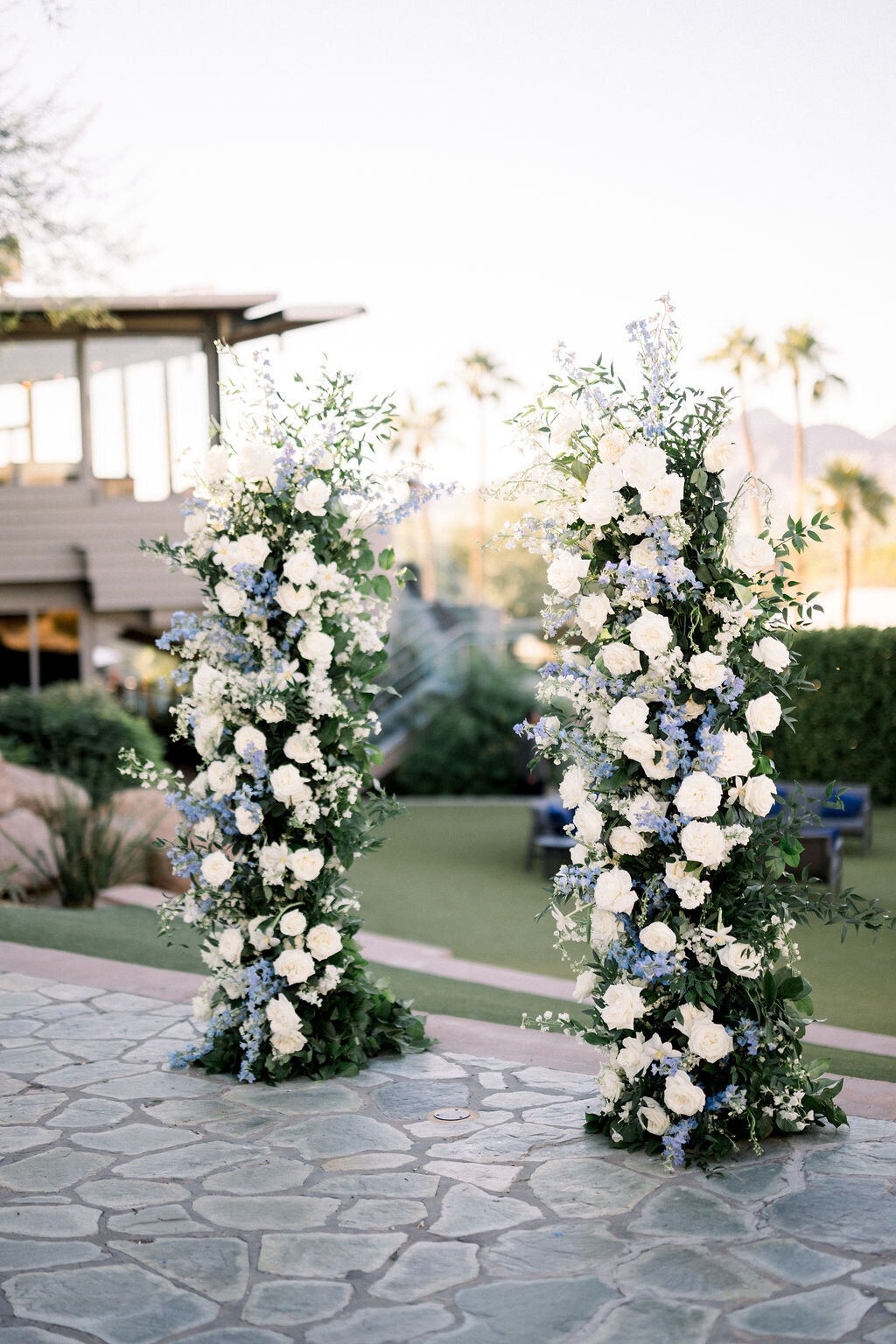 florists-phoenix-az-custom-floral-columns-white-blue-wedding-ceremony