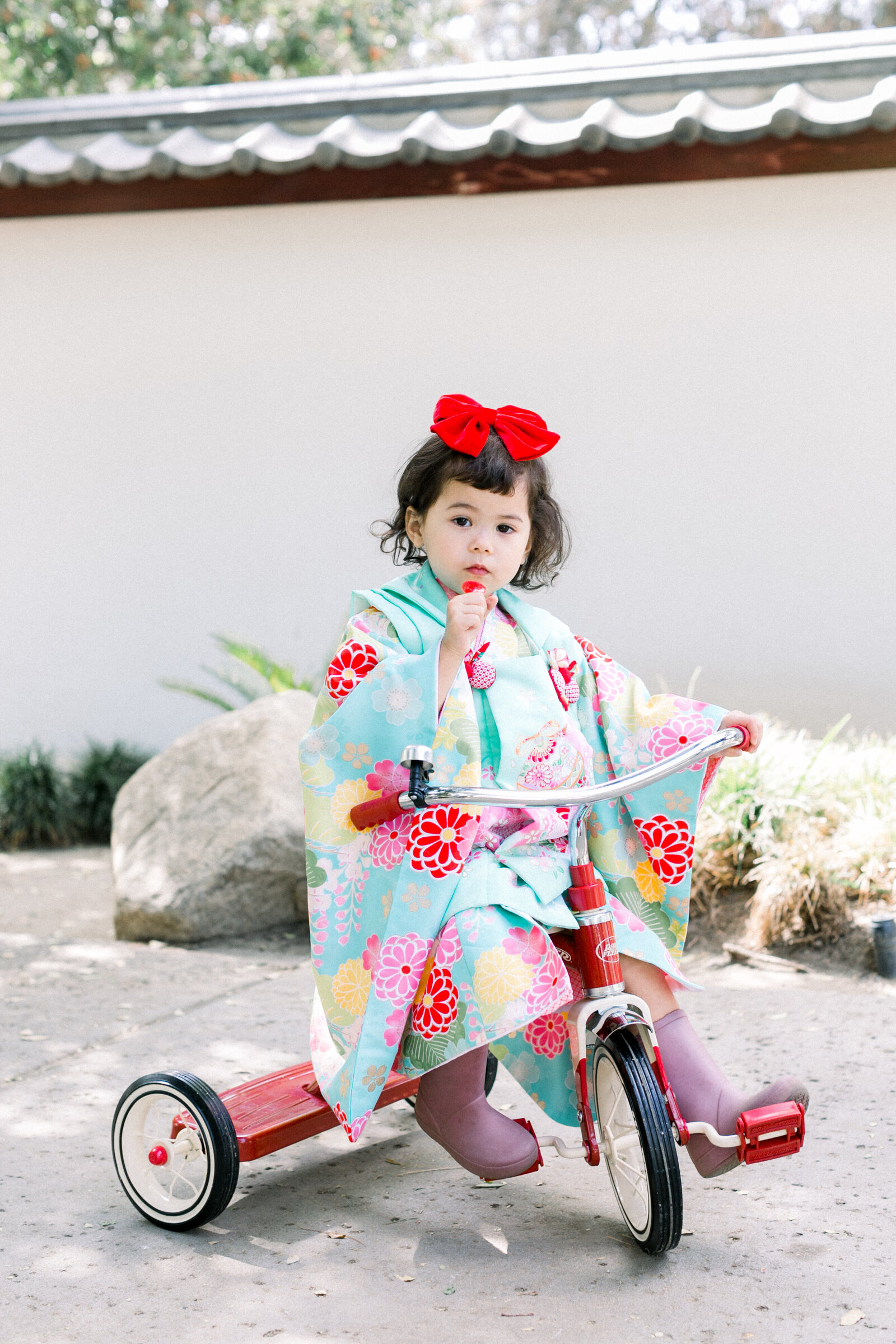 A girl in colorful kimono for Shichi-Go-San celebration riding her bicycle kiki's delivery service | 七五三 着物 女の子 魔女の宅急便 キキスタイル 自転車 ロサンゼルス